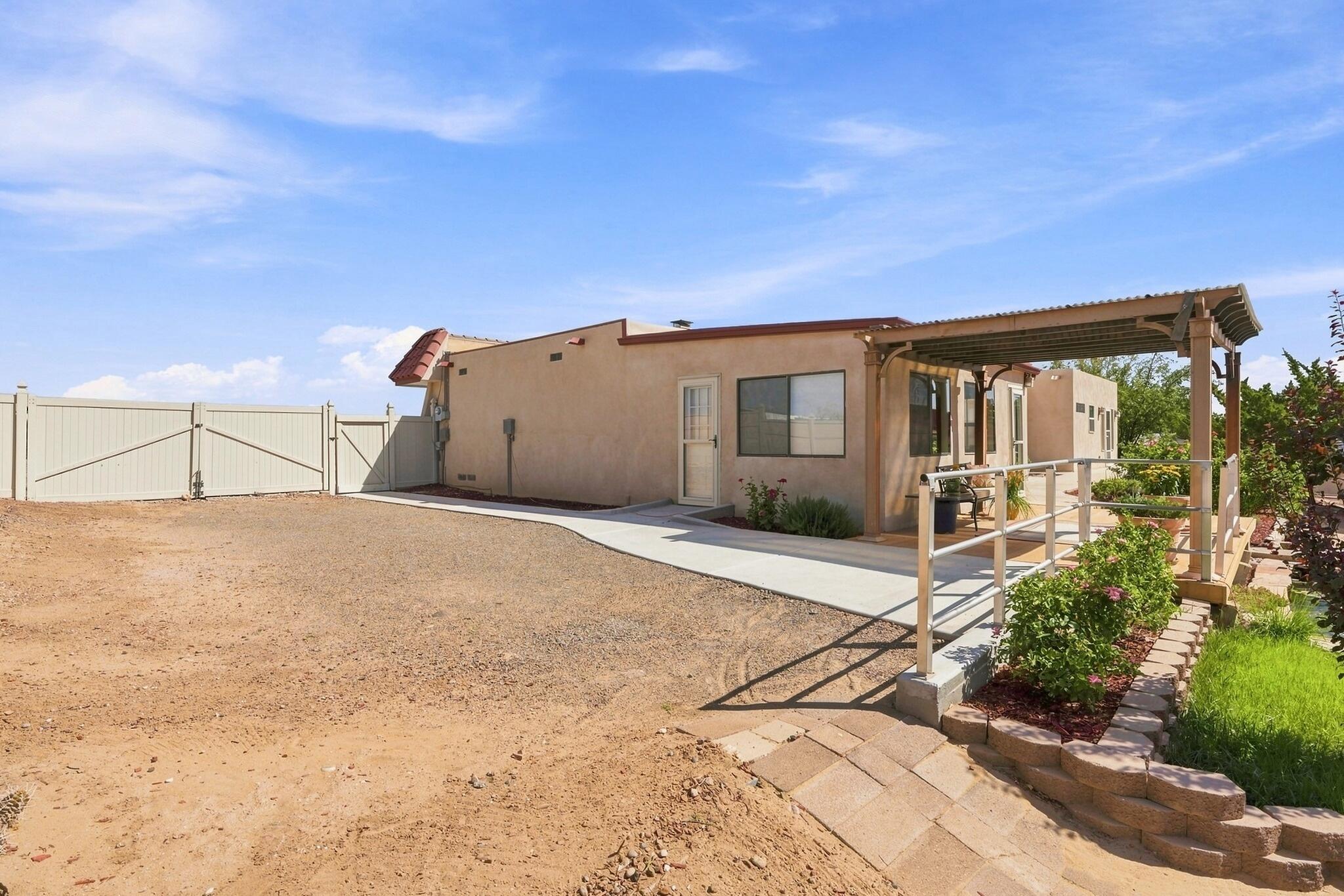Photo 9 — 1500 Tulip Road SE