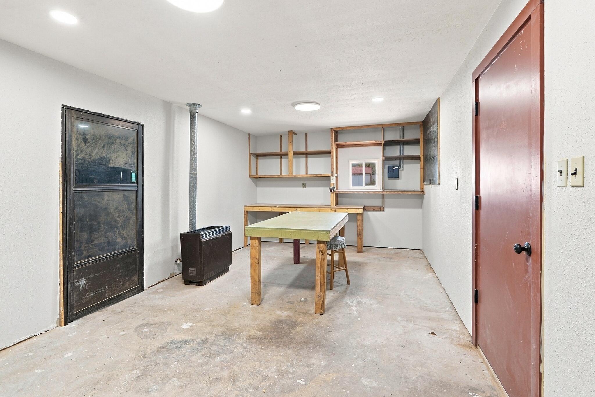 Photo 4 — 1500 Tulip Road SE