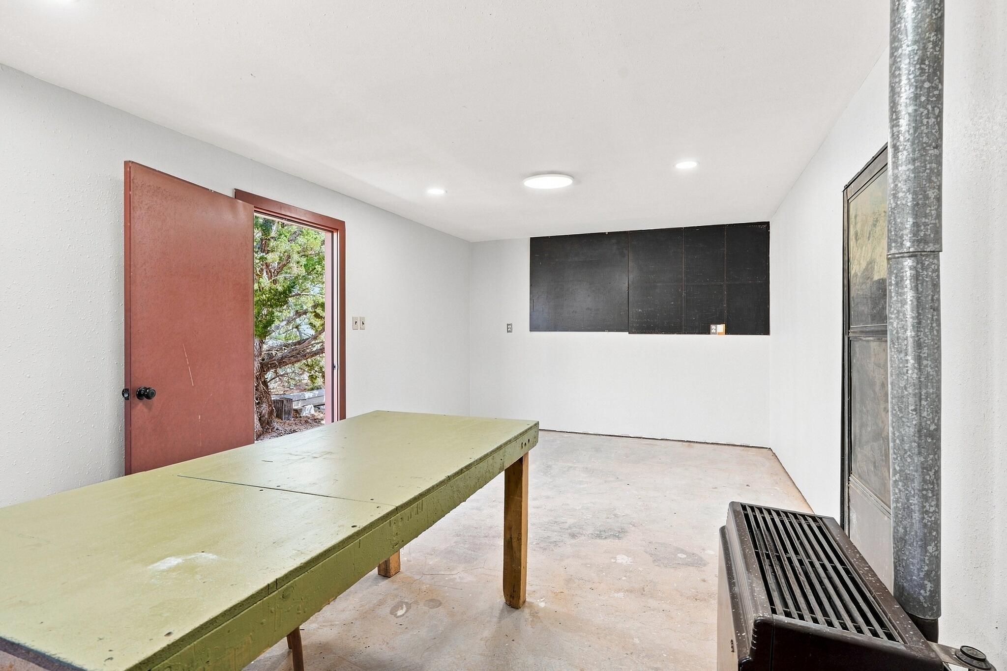 Photo 3 — 1500 Tulip Road SE