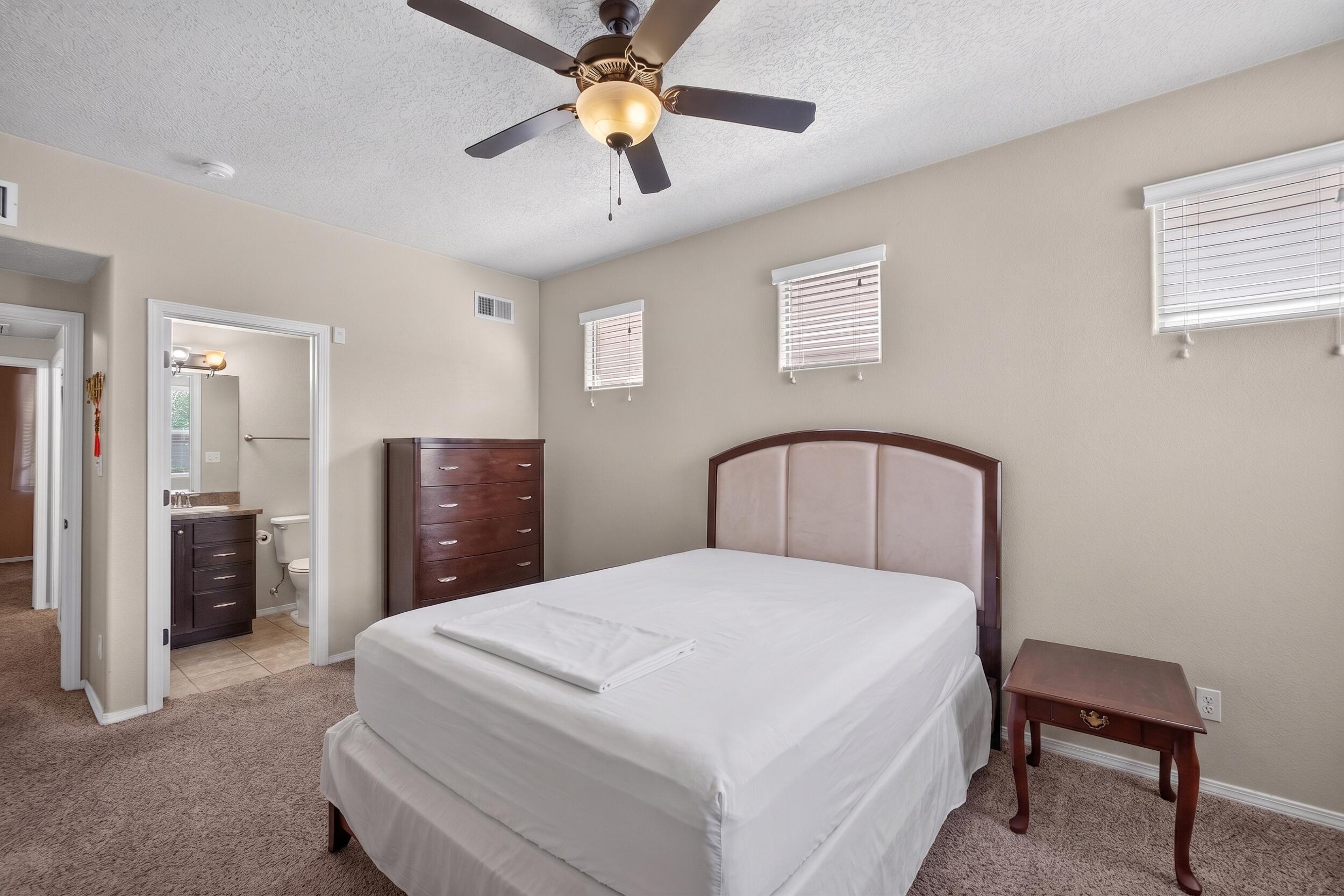 Photo 9 — 10811 Saltillo Street NW
