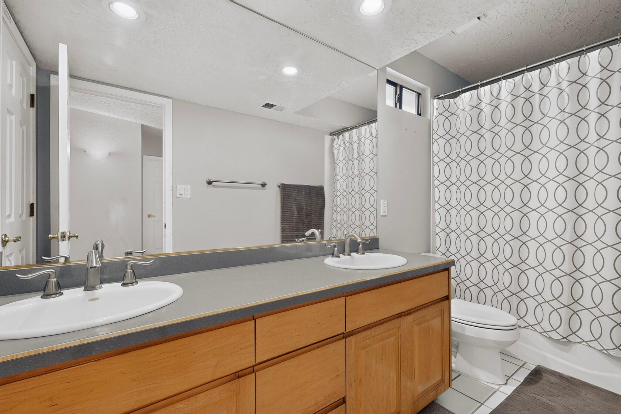 Photo 12 — 9150 Carmel Avenue NE