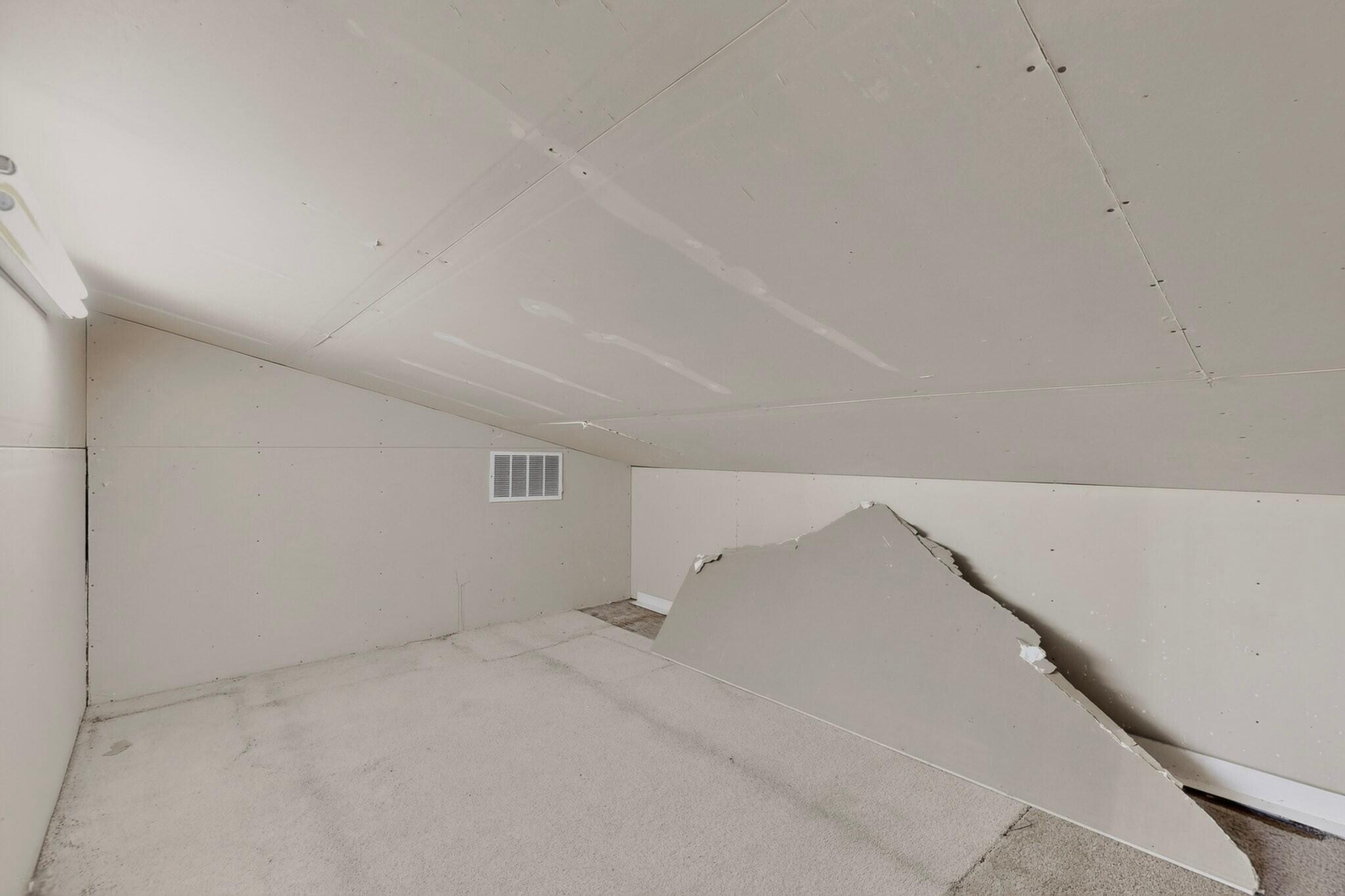 Photo 4 — 9150 Carmel Avenue NE