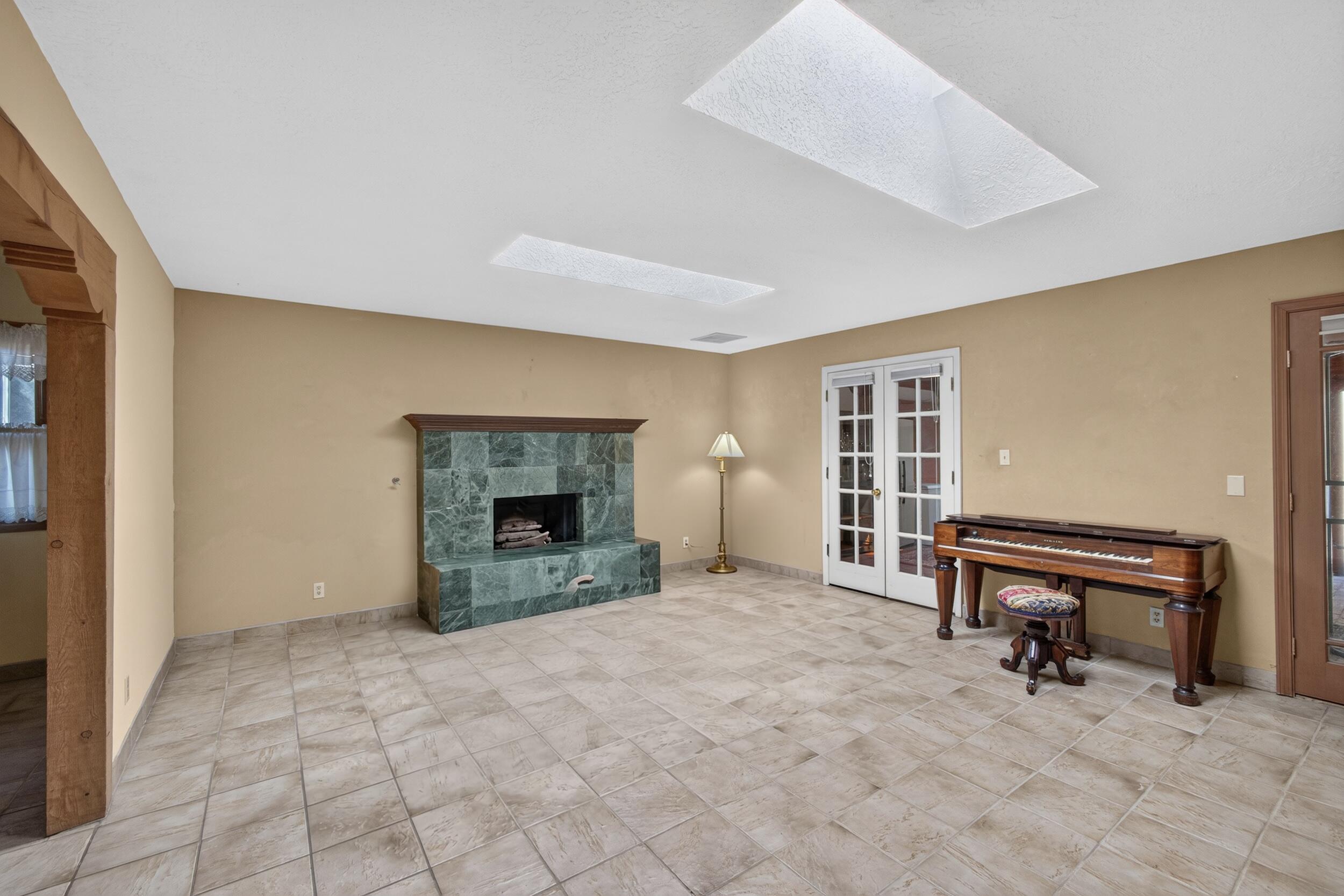 Photo 9 — 1207 Claire Court NW
