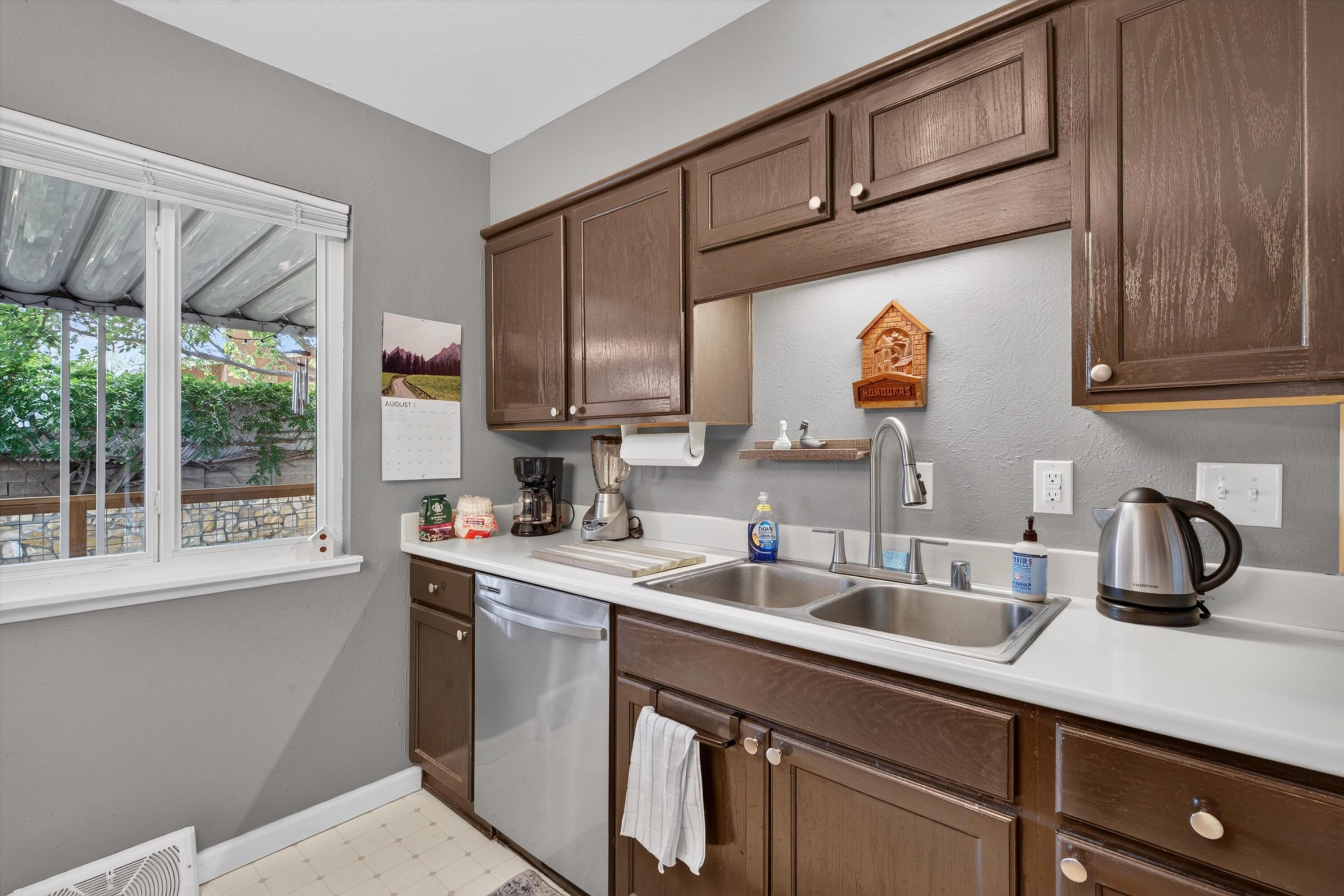 Photo 4 — 3200 Christine Street NE