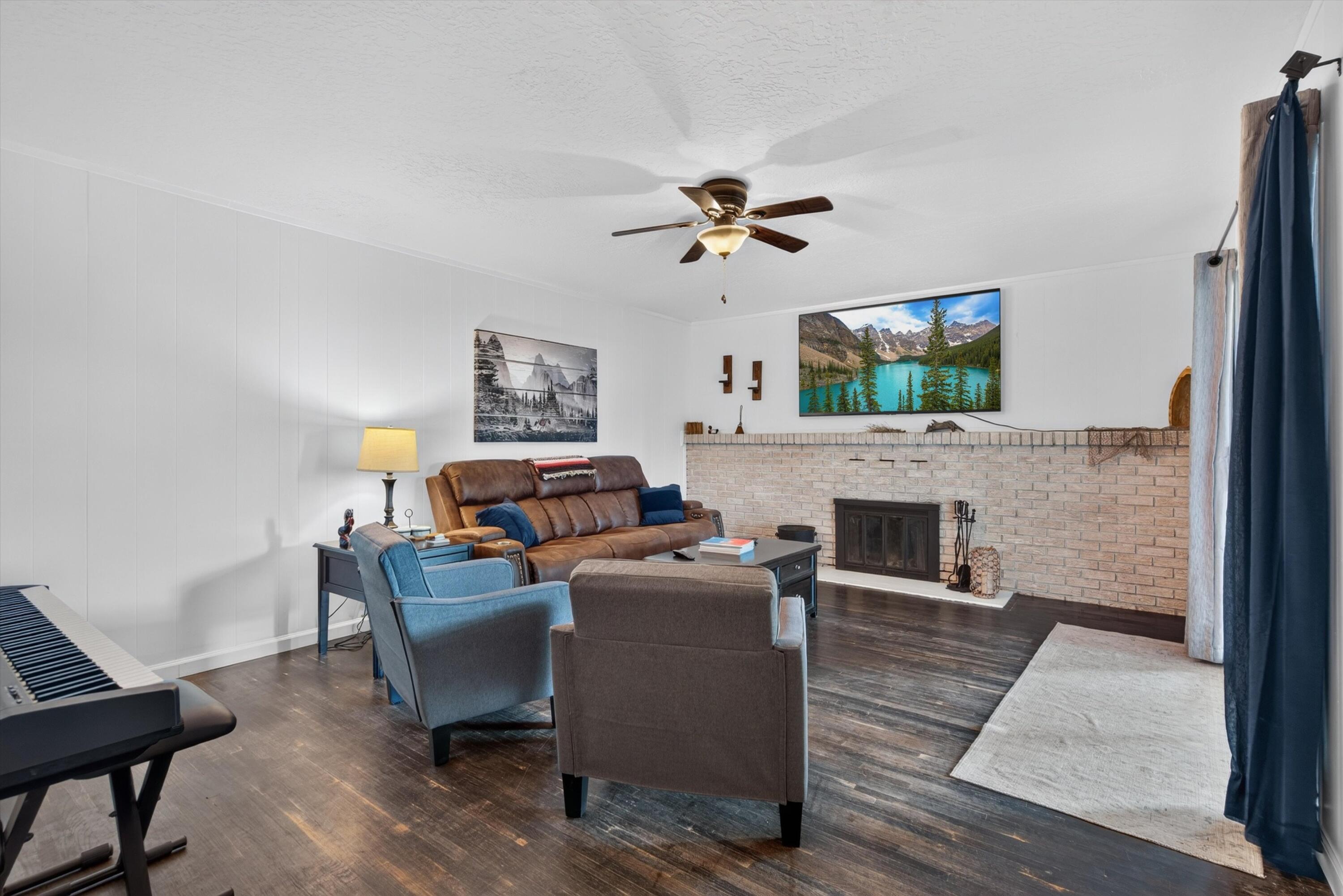 Photo 6 — 3200 Christine Street NE