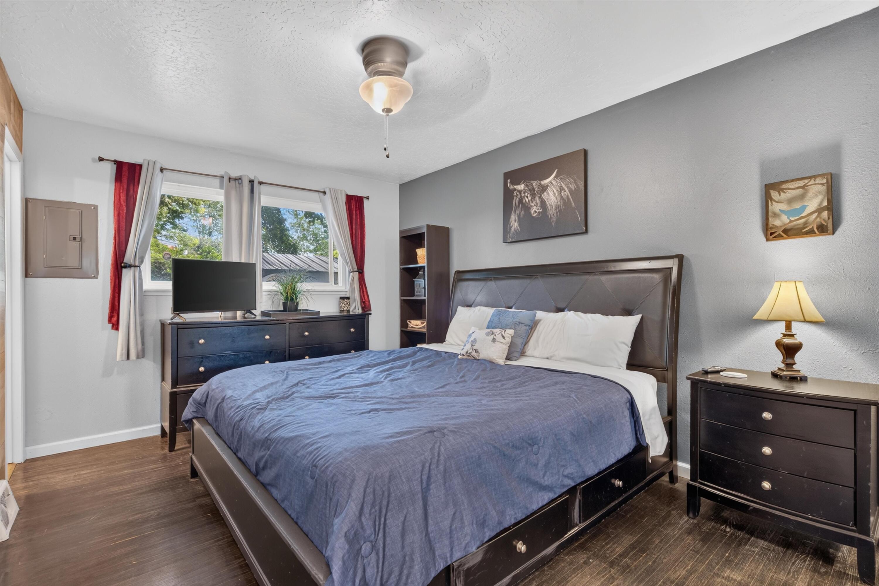 Photo 18 — 3200 Christine Street NE