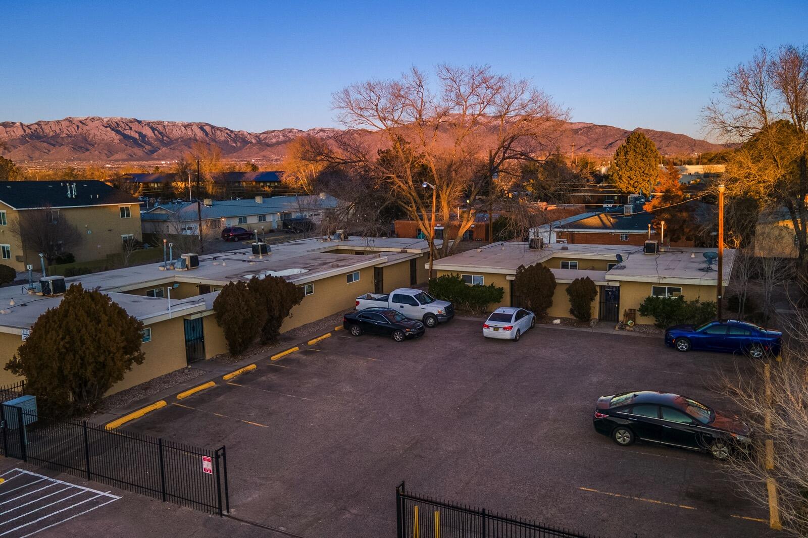 1104 Palomas Drive SE, Albuquerque, NM 87108