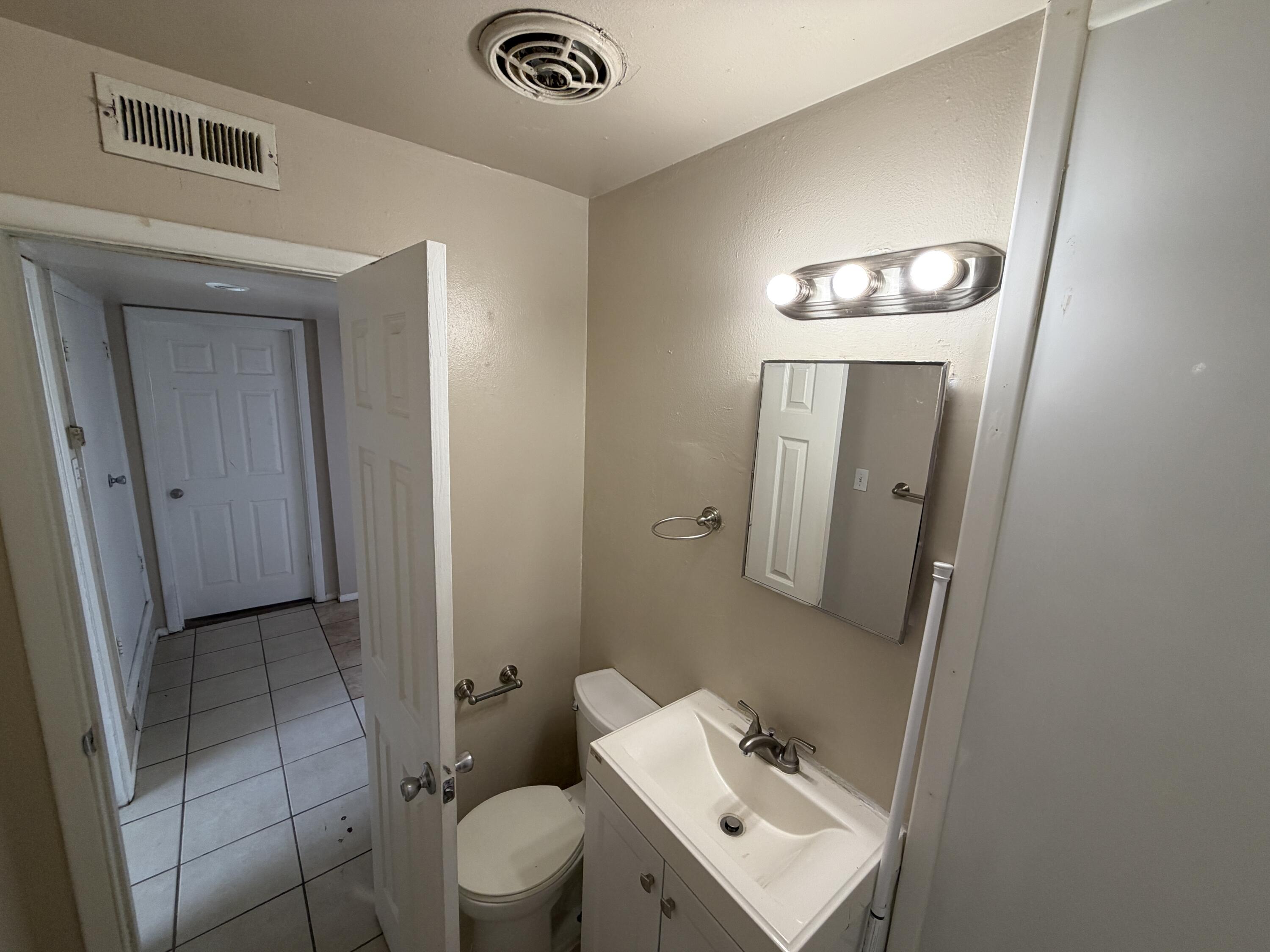 Photo 13 — 1104 Palomas Drive SE