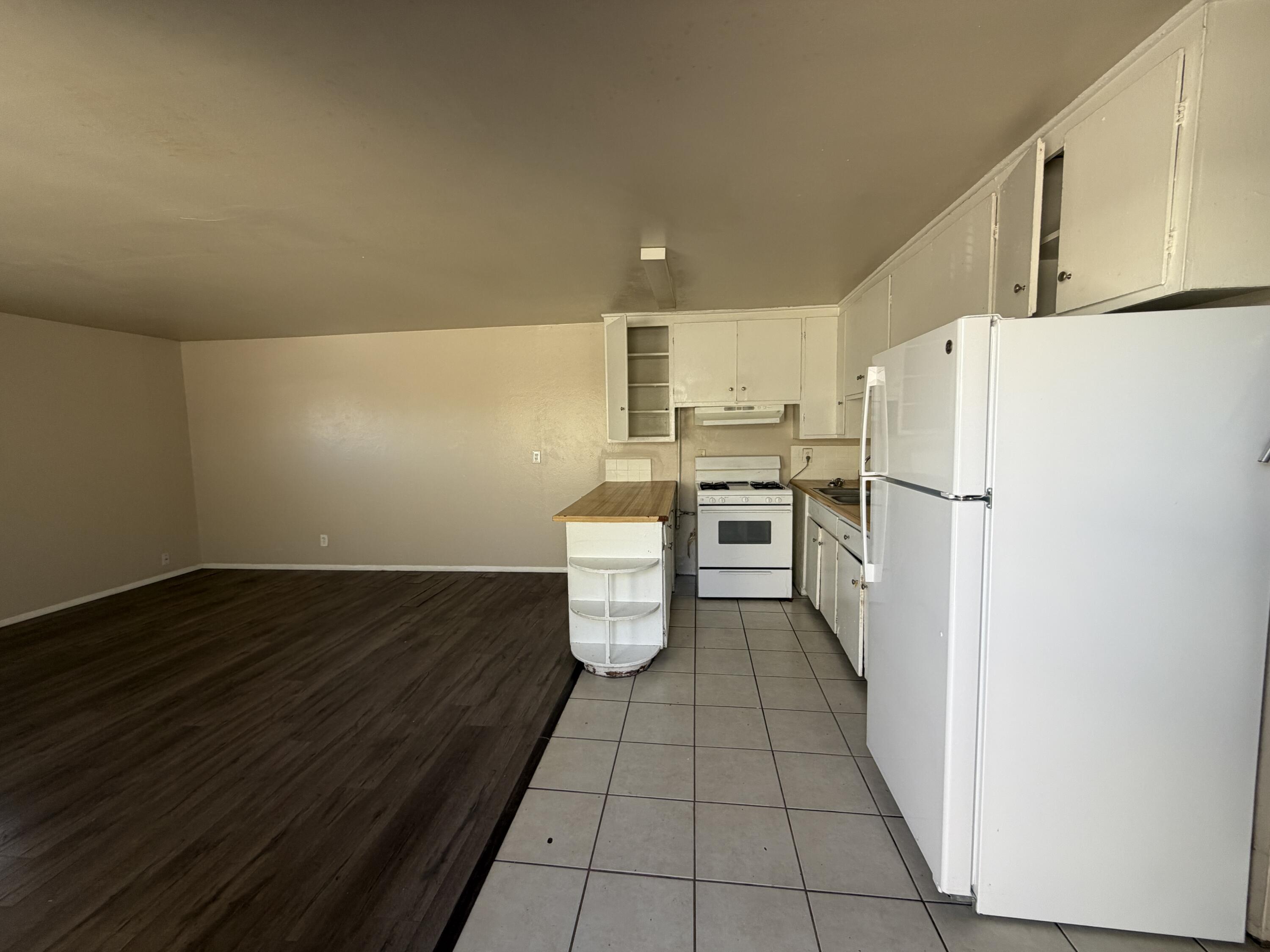 Photo 2 — 1104 Palomas Drive SE