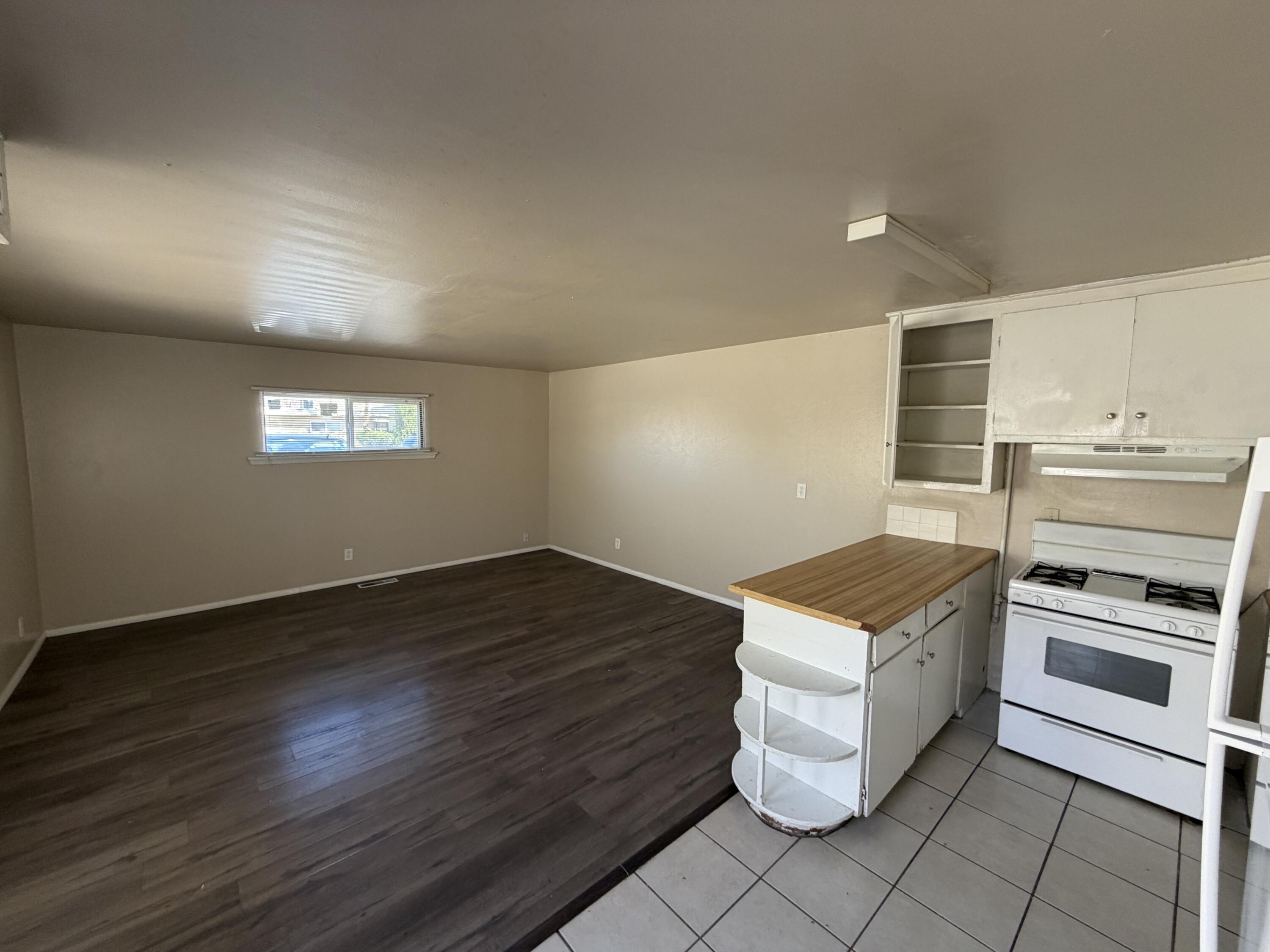 Photo 3 — 1104 Palomas Drive SE
