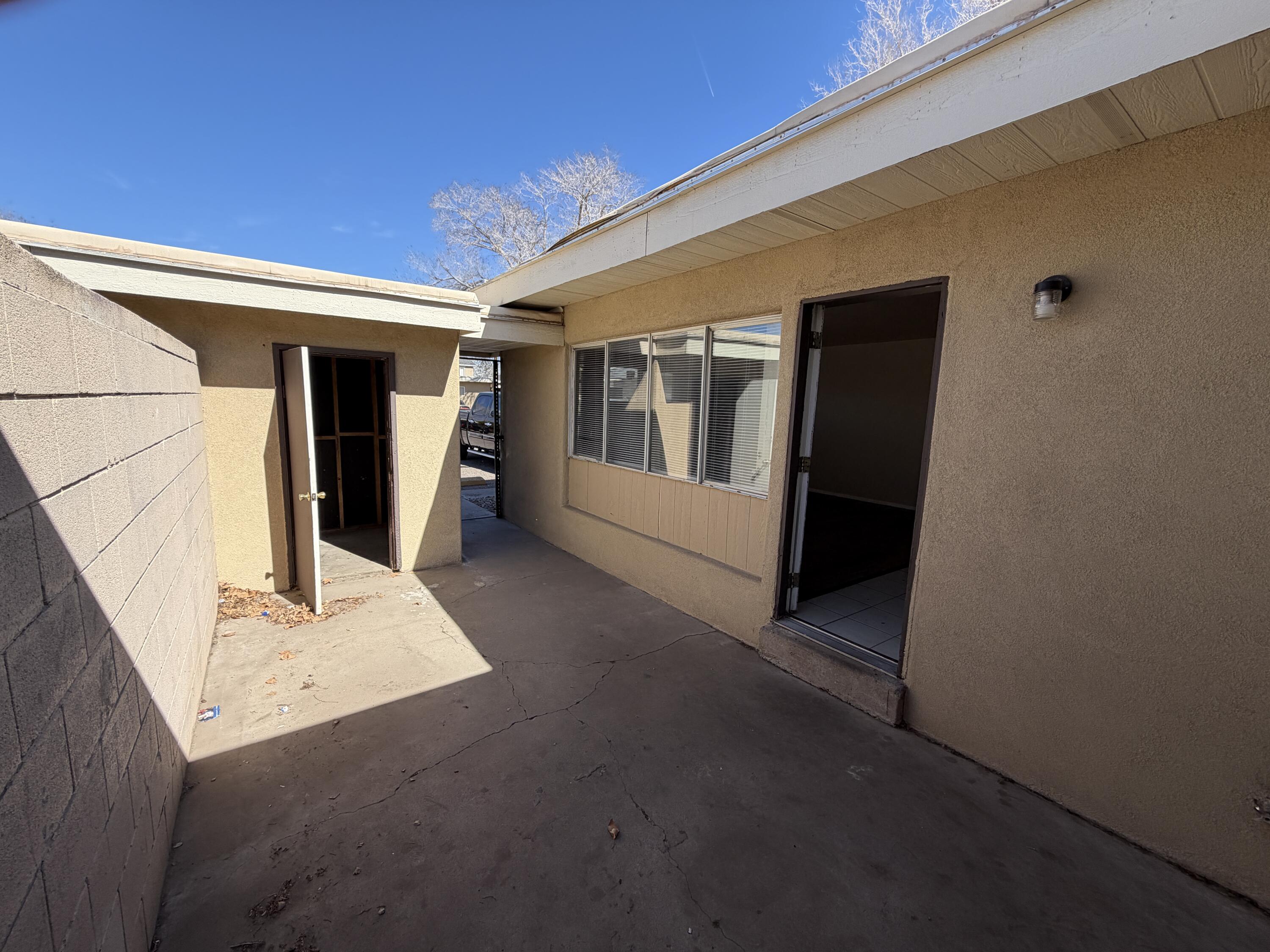 Photo 4 — 1104 Palomas Drive SE