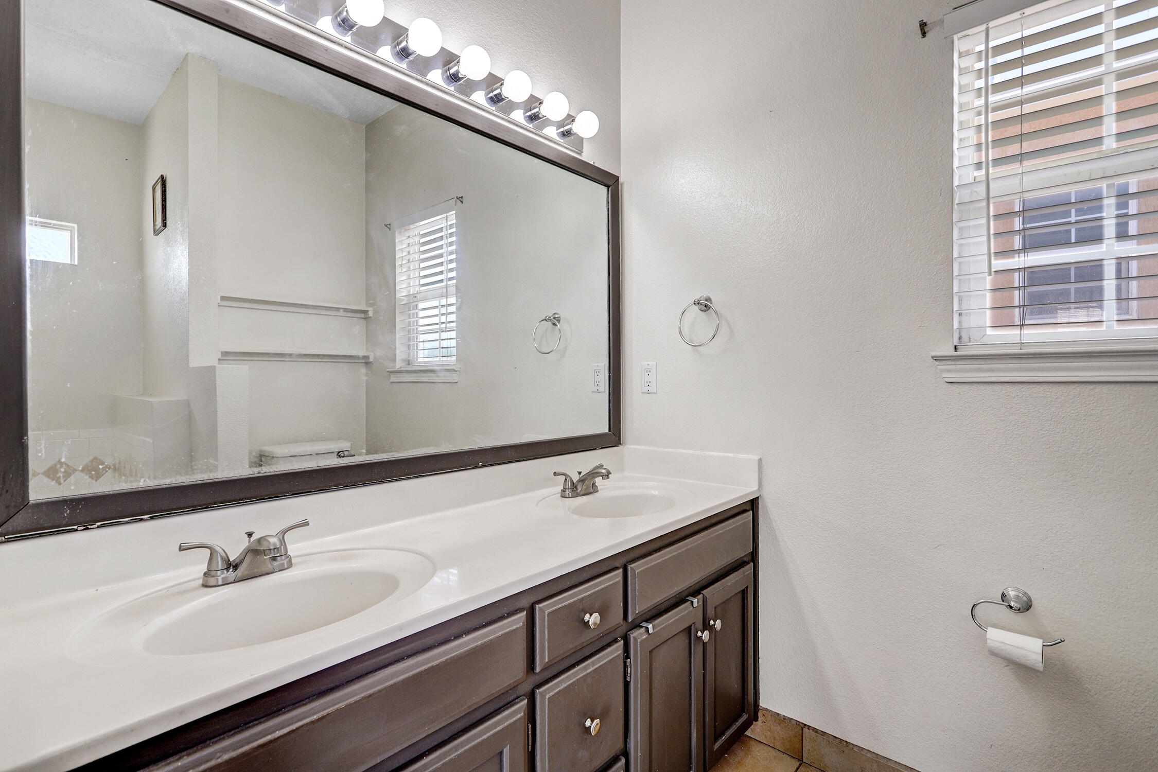 Photo 14 — 7516 Peregrine Road NE
