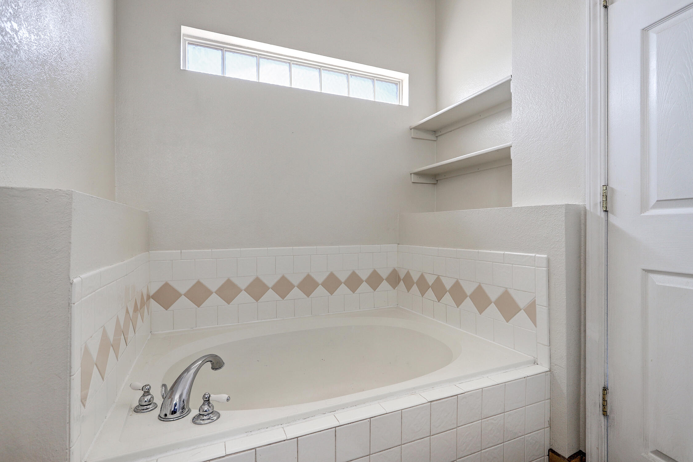 Photo 13 — 7516 Peregrine Road NE