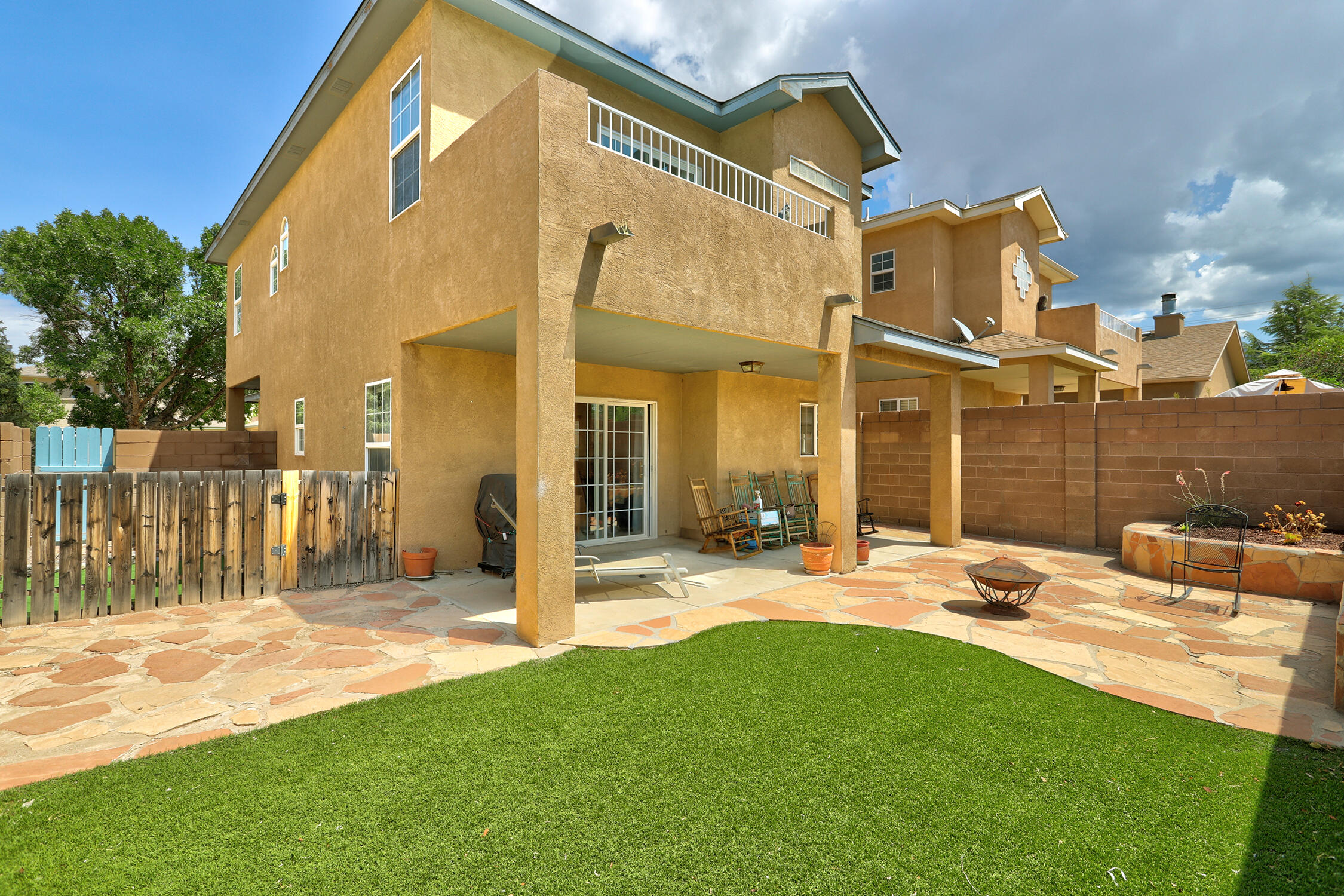 Photo 4 — 7516 Peregrine Road NE