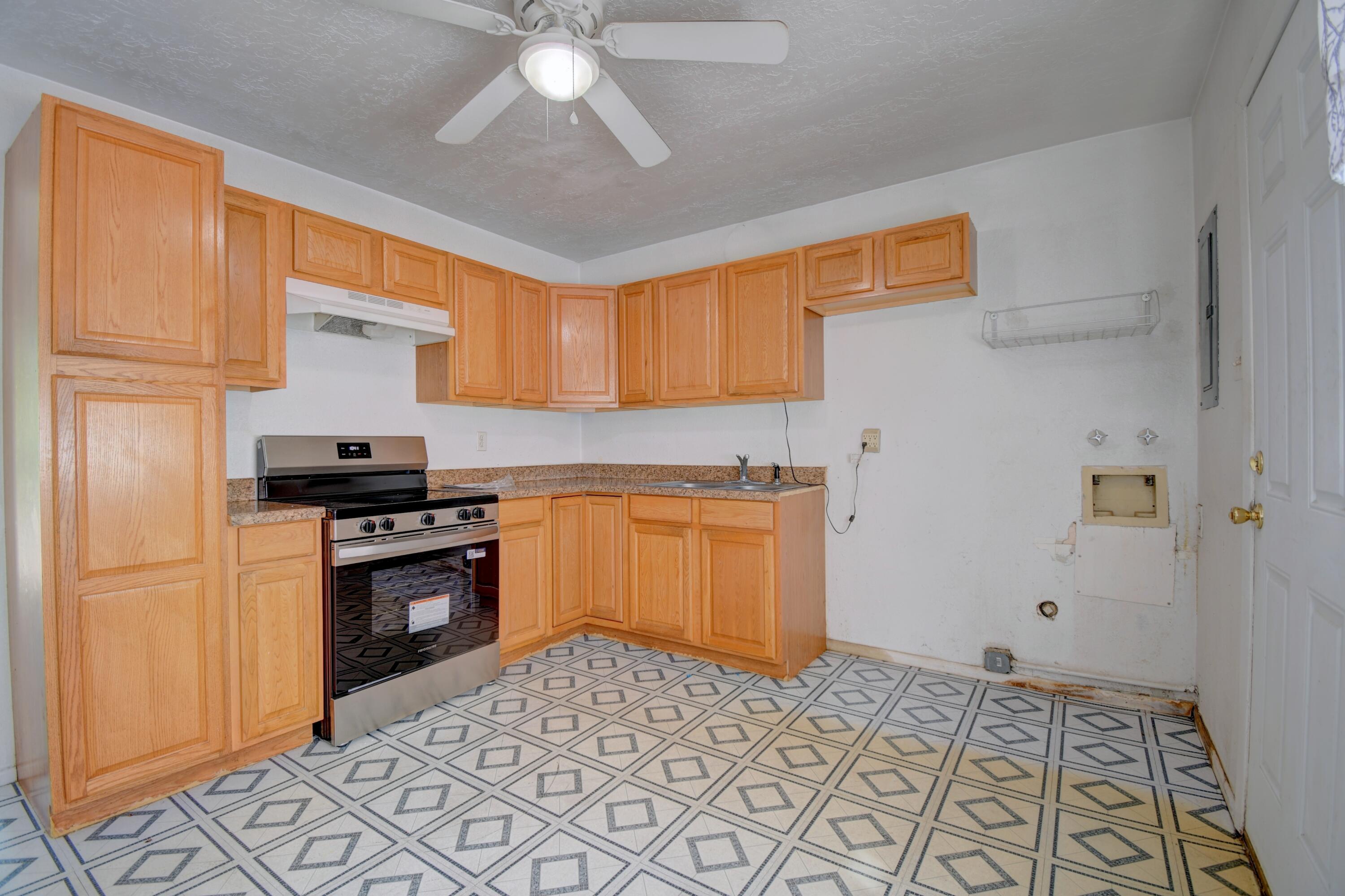 Photo 4 — 1536 Garcia Street NE