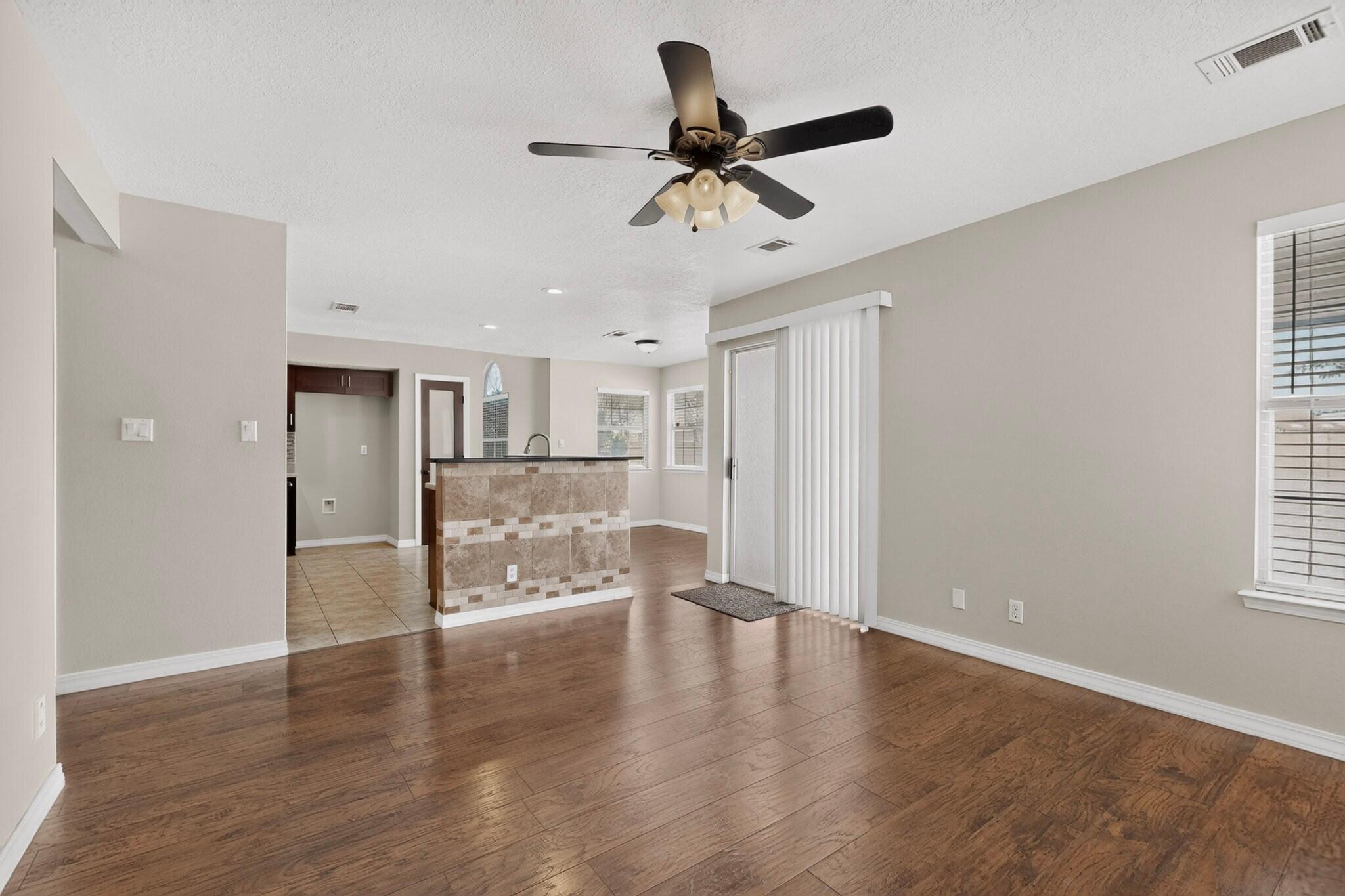 Photo 8 — 4017 Saint Andrews Drive SE