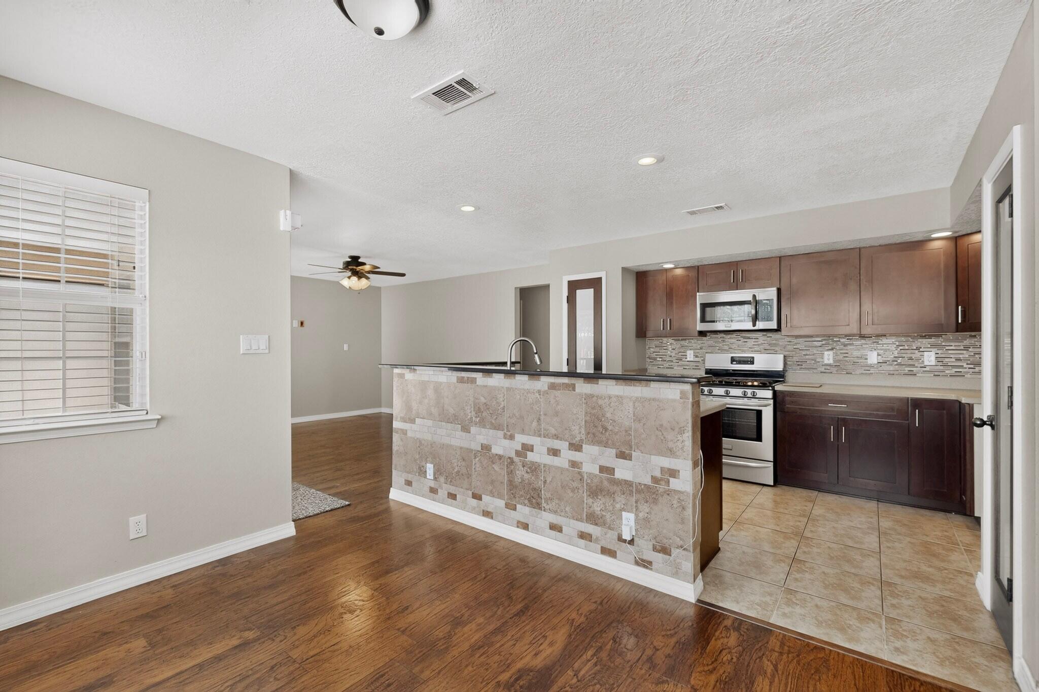 Photo 9 — 4017 Saint Andrews Drive SE