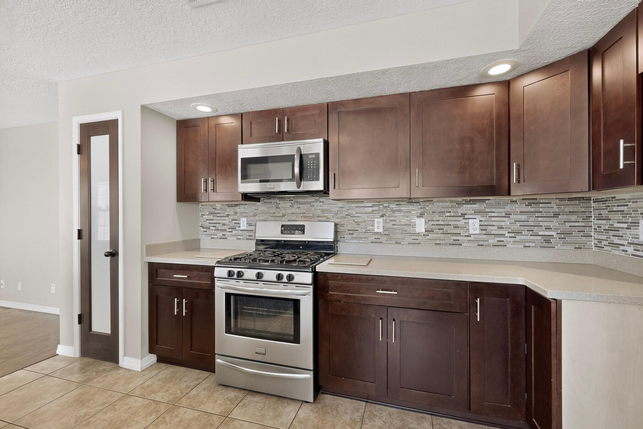 Photo 10 — 4017 Saint Andrews Drive SE