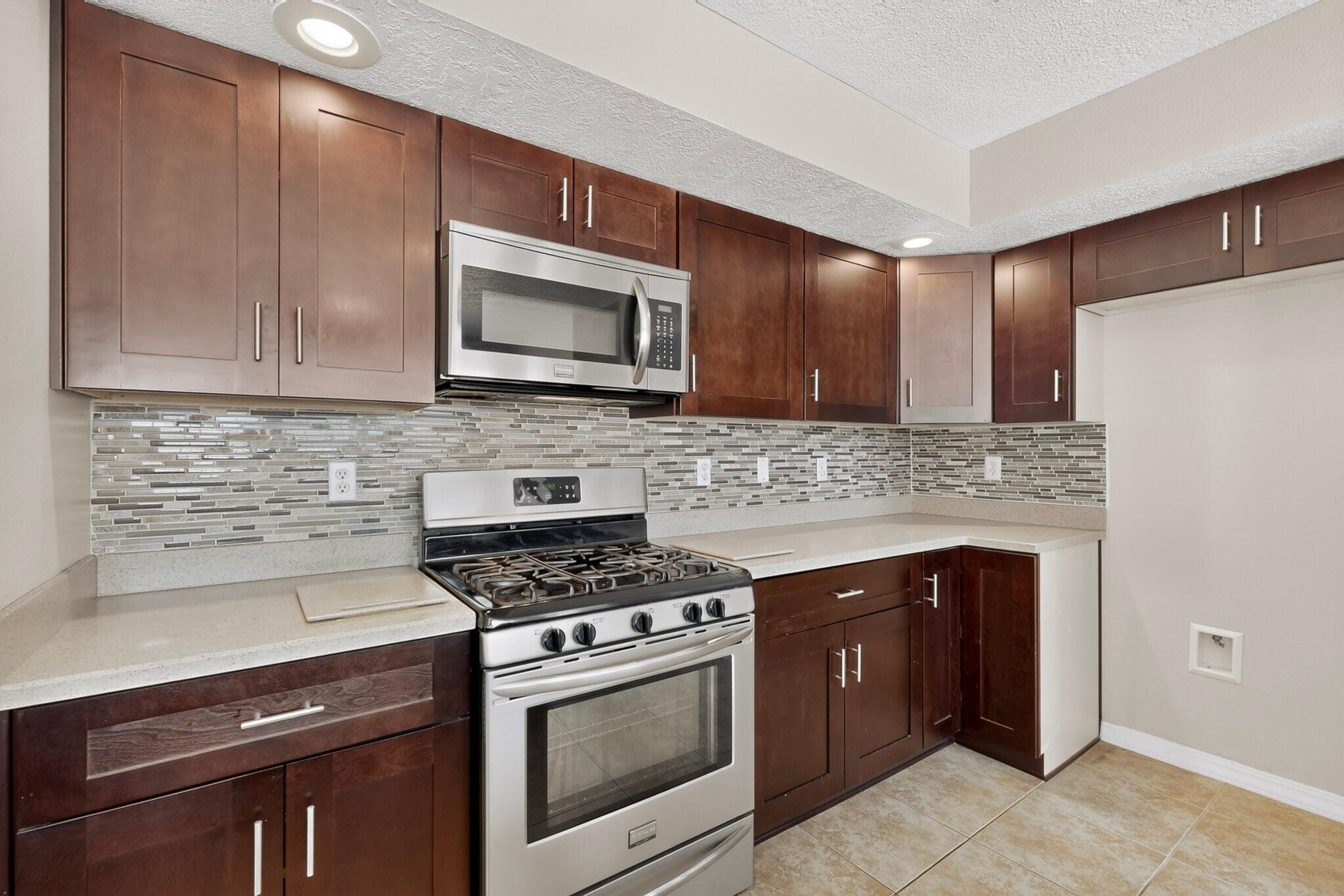 Photo 11 — 4017 Saint Andrews Drive SE