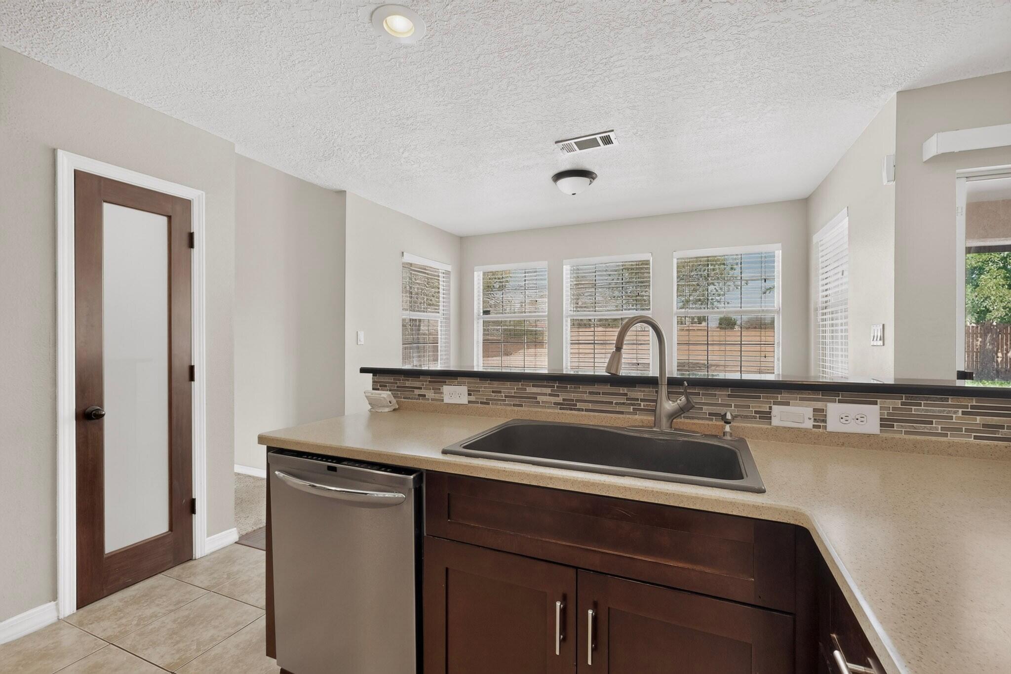 Photo 12 — 4017 Saint Andrews Drive SE