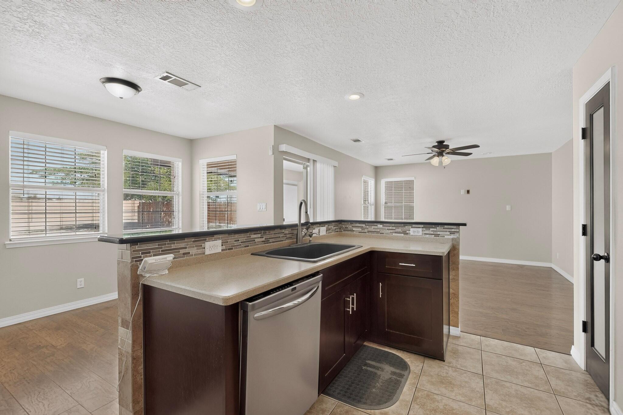 Photo 13 — 4017 Saint Andrews Drive SE