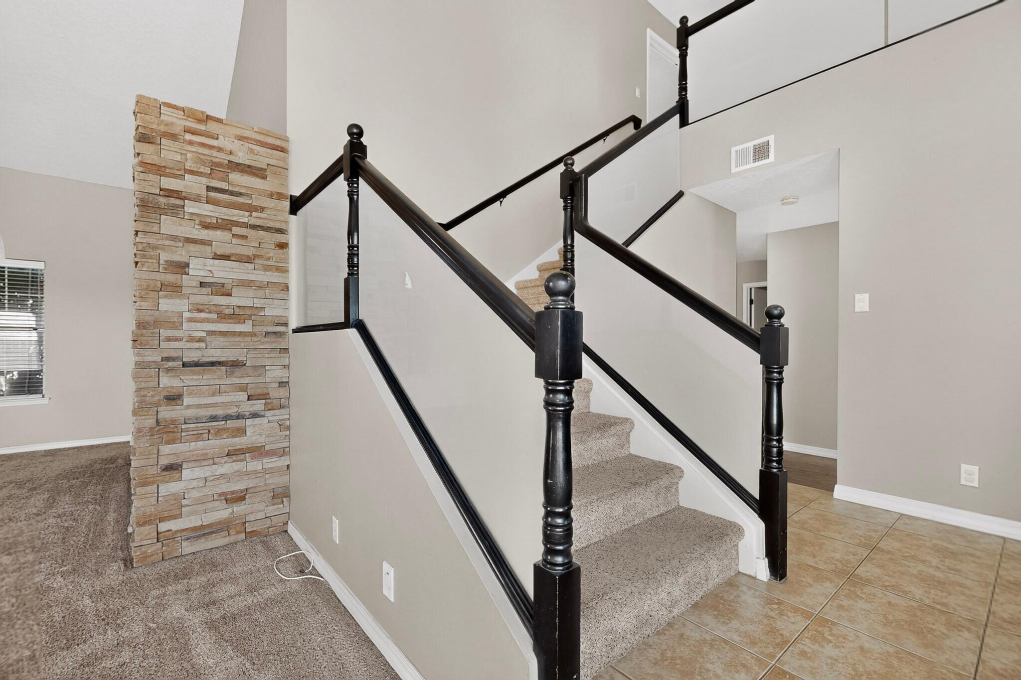 Photo 3 — 4017 Saint Andrews Drive SE