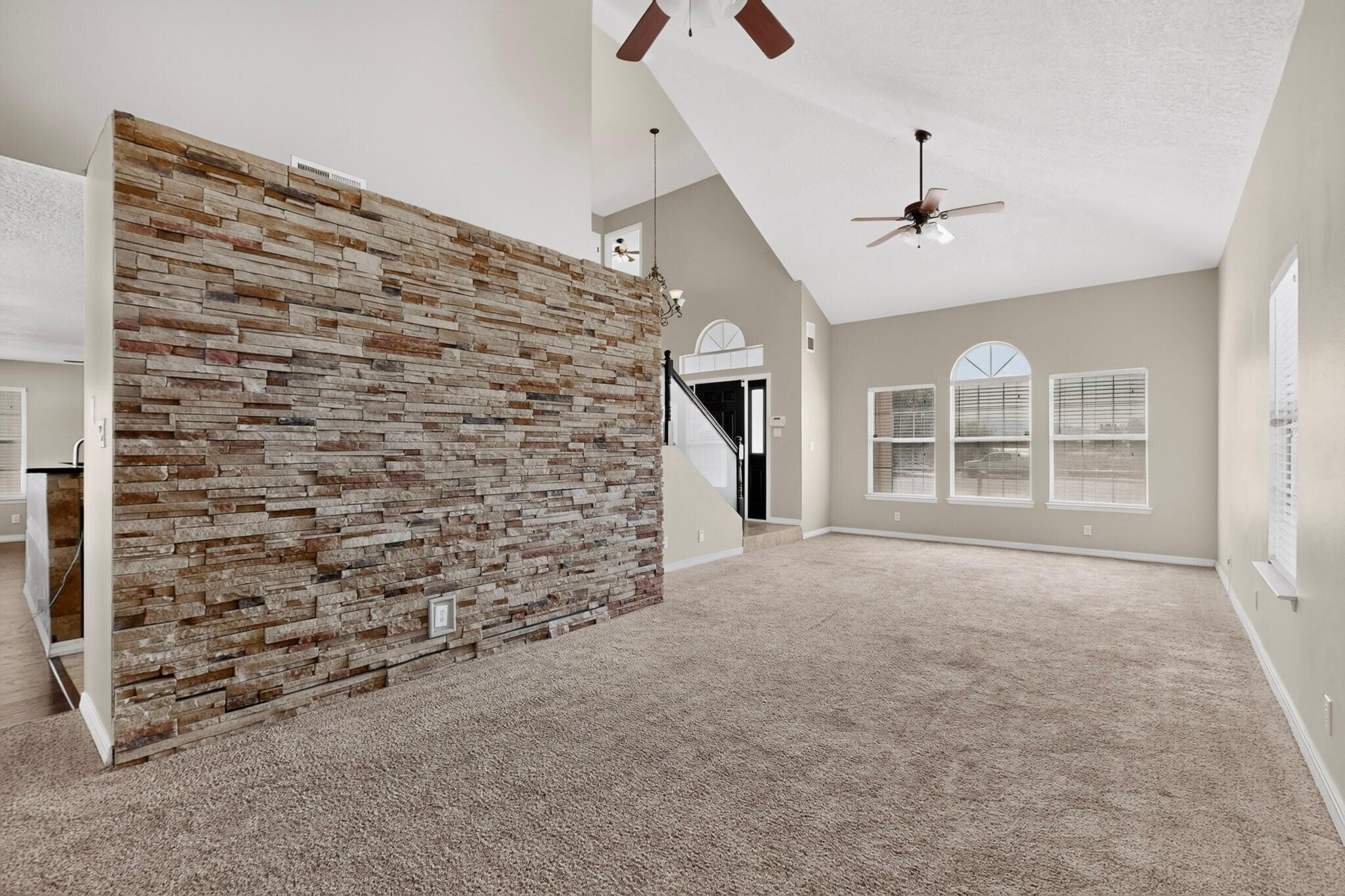 Photo 4 — 4017 Saint Andrews Drive SE