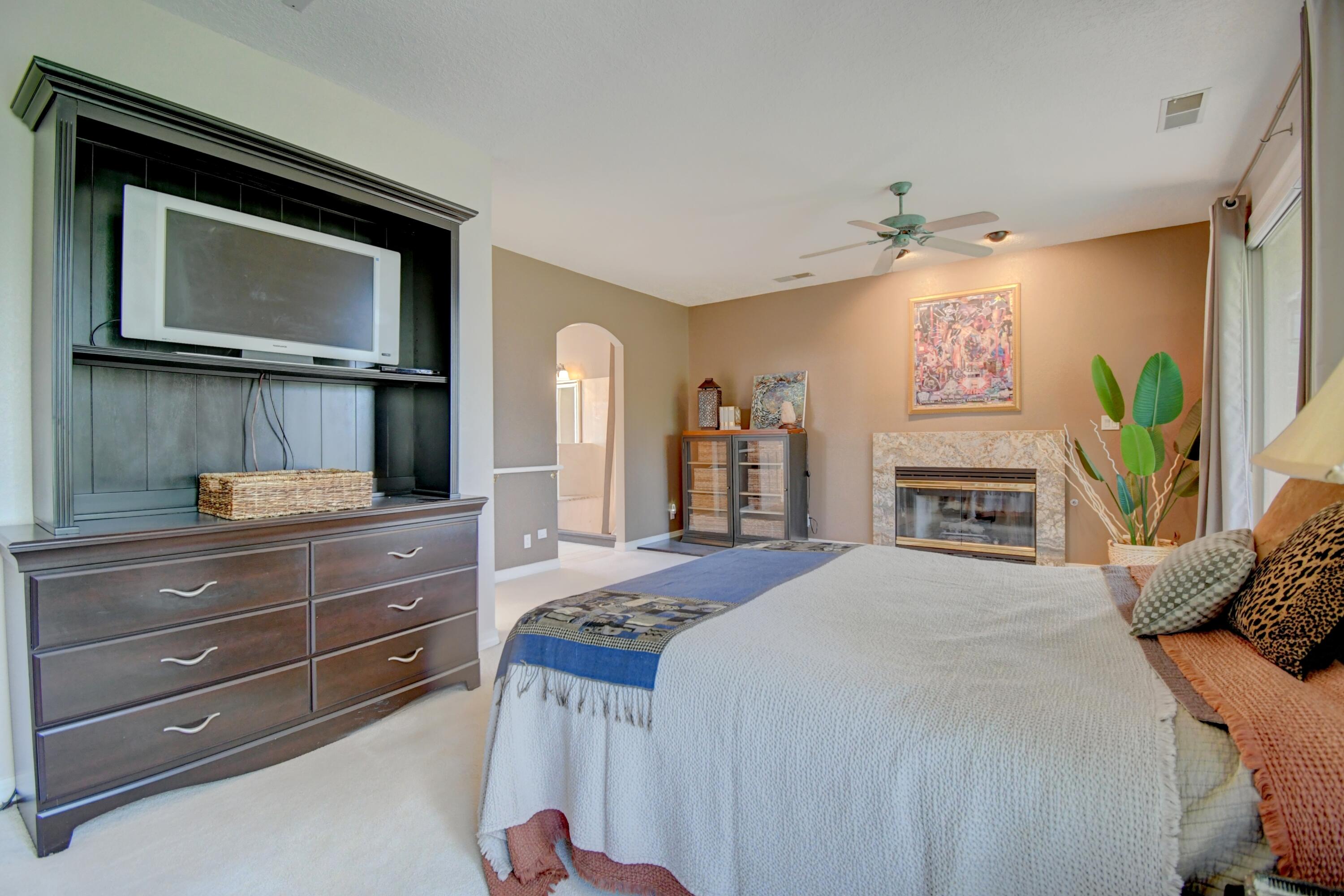 Photo 9 — 11232 Woodmar Lane NE