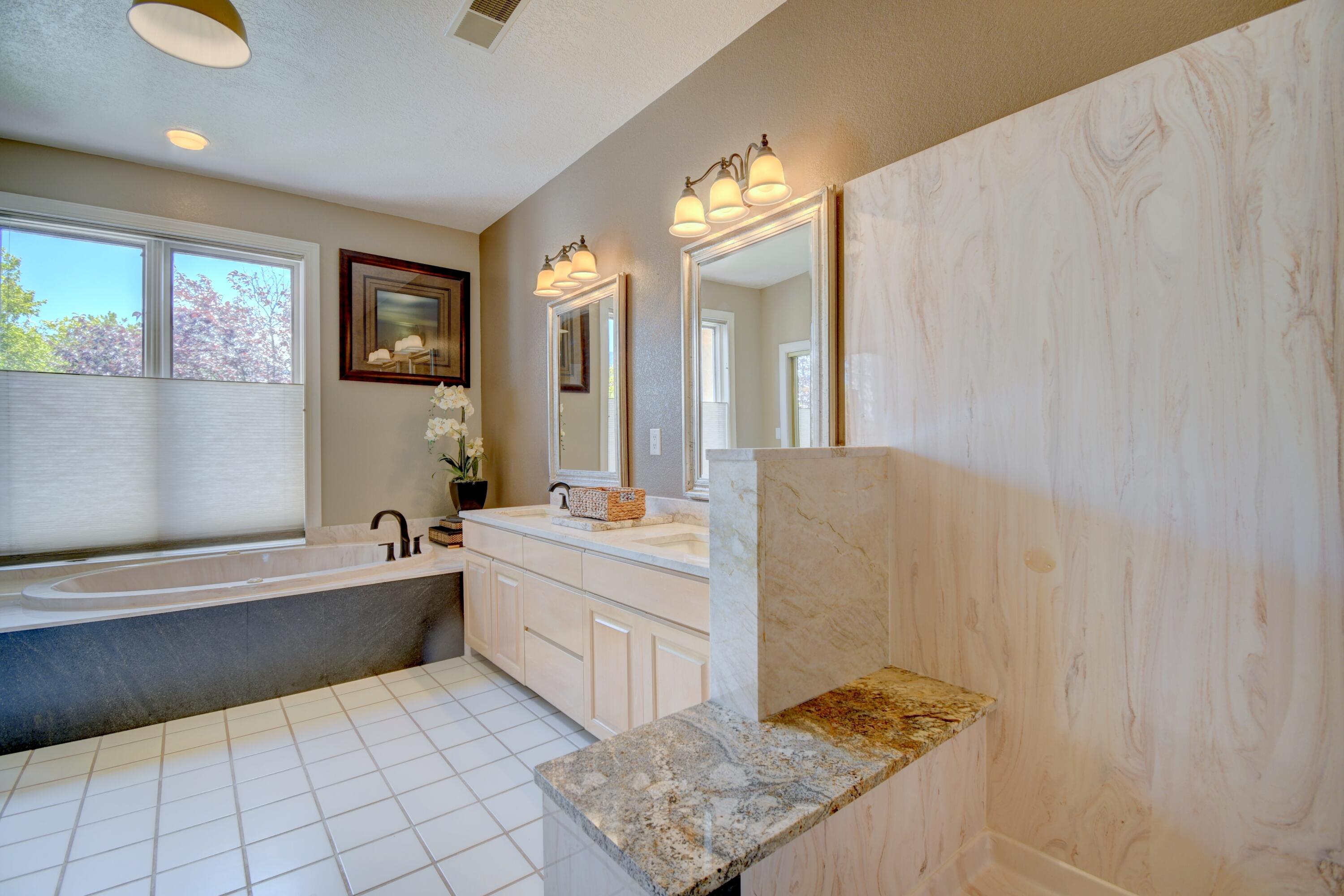 Photo 10 — 11232 Woodmar Lane NE