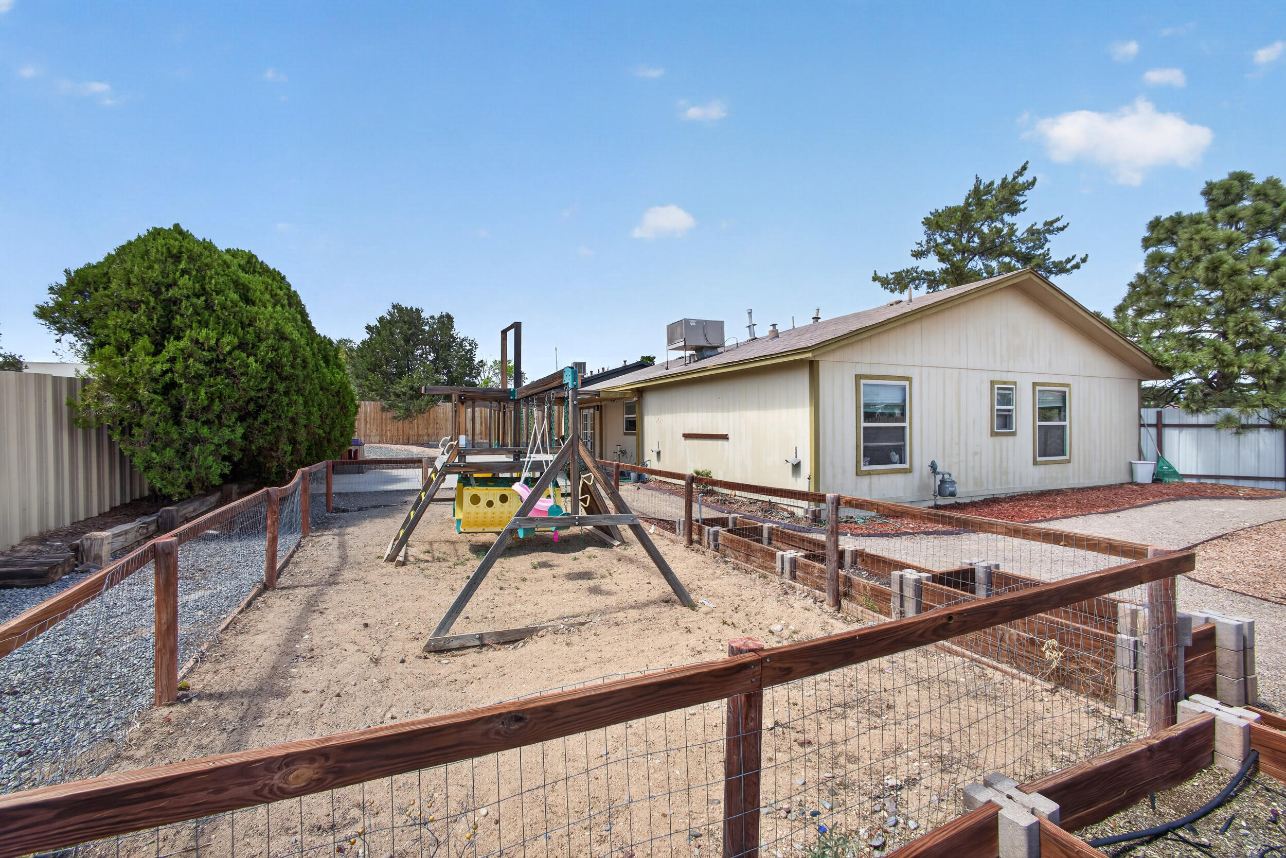 Photo 4 — 1776 Borealis Avenue SE