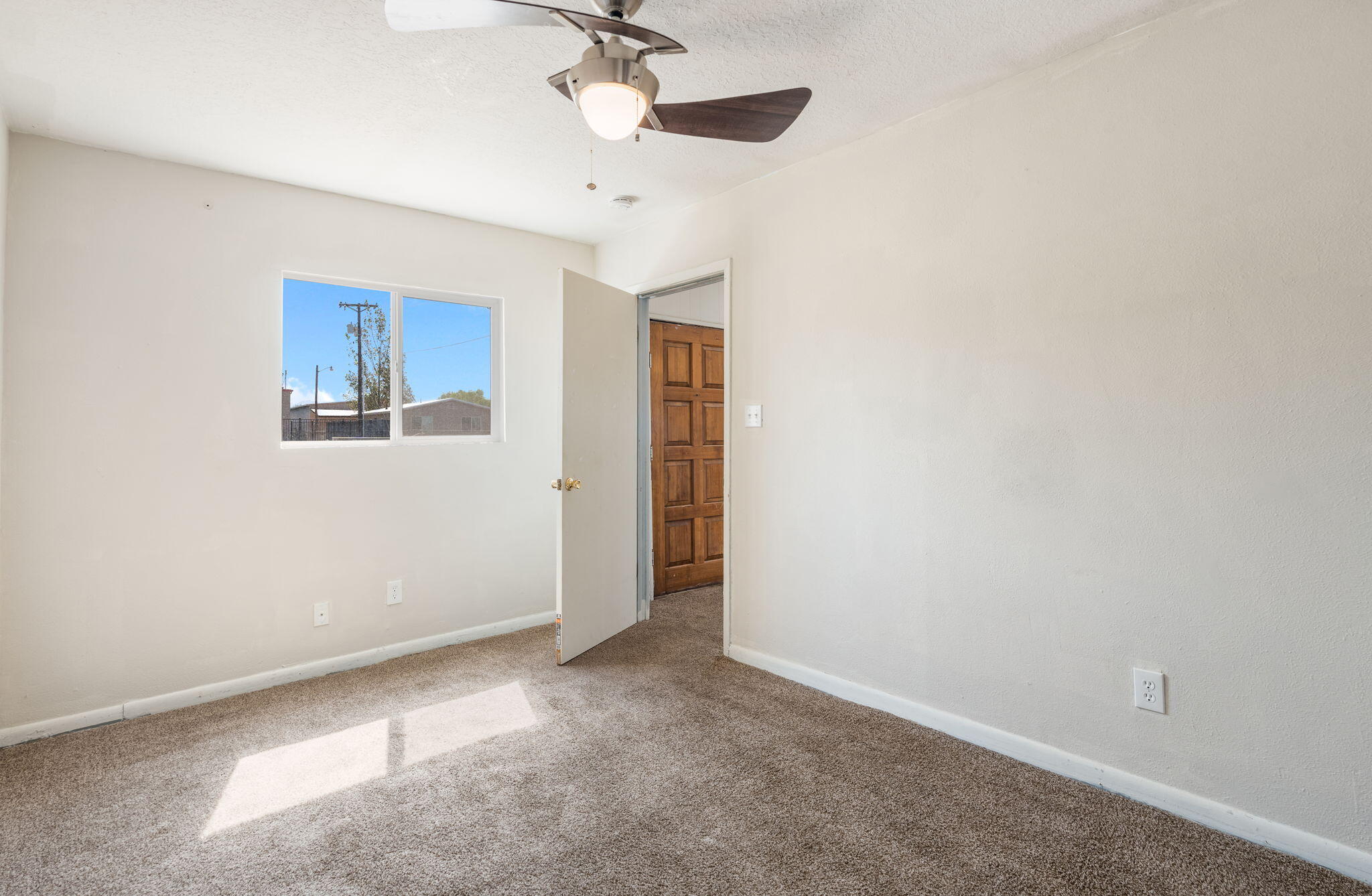 Photo 18 — 6413 Edith Boulevard NE