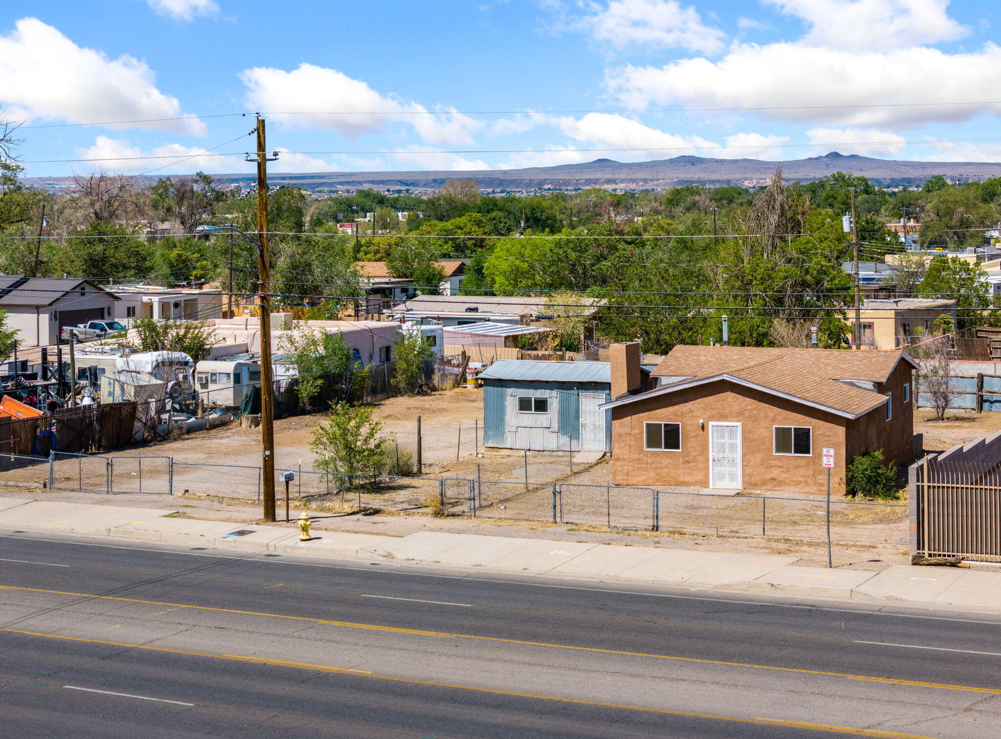 Photo 2 — 6413 Edith Boulevard NE