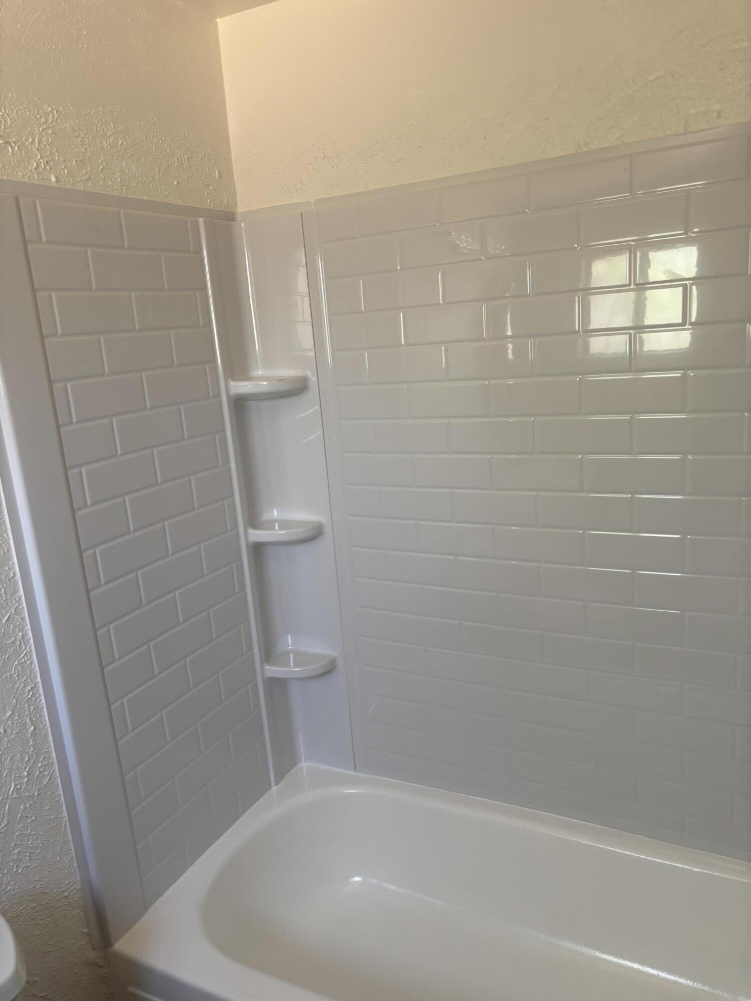 Photo 17 — 427 Odelia Road NE