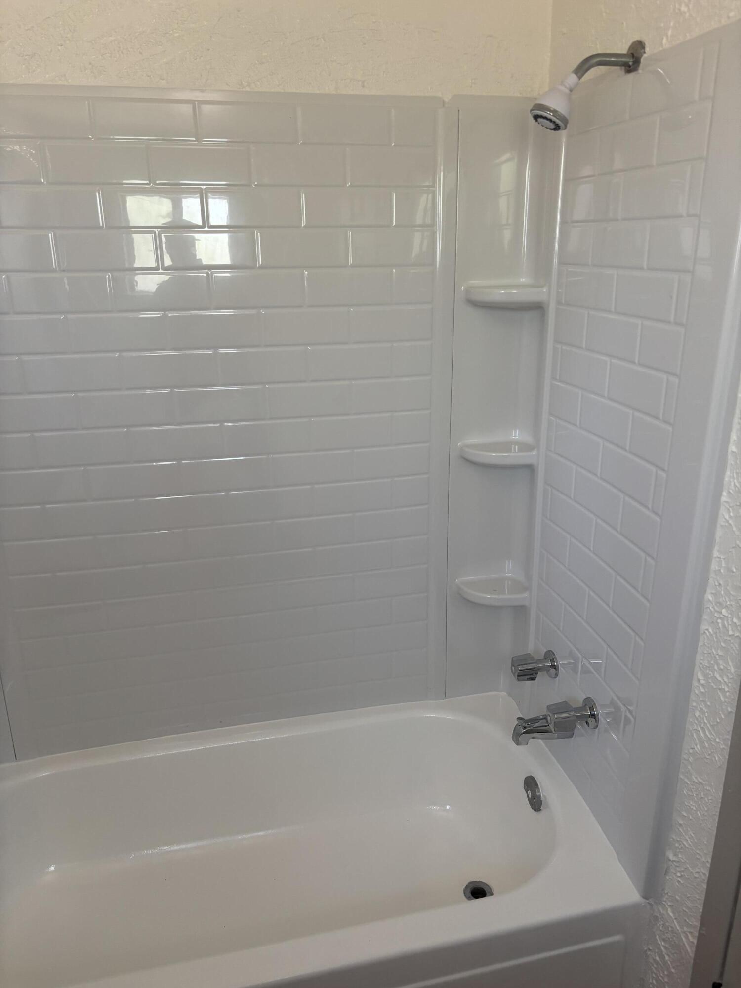 Photo 16 — 427 Odelia Road NE