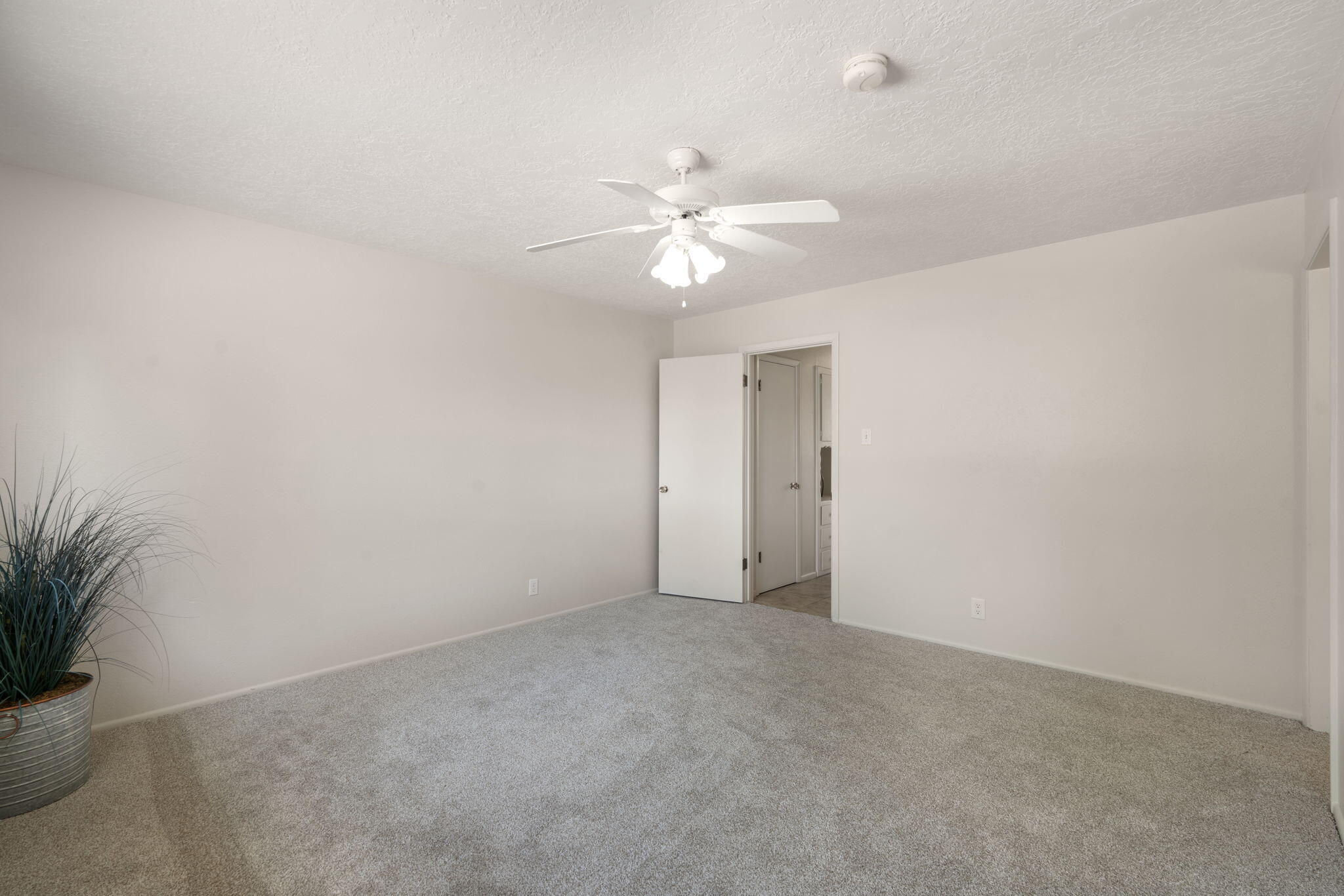 Photo 5 — 12329 Princess Jeanne Avenue NE