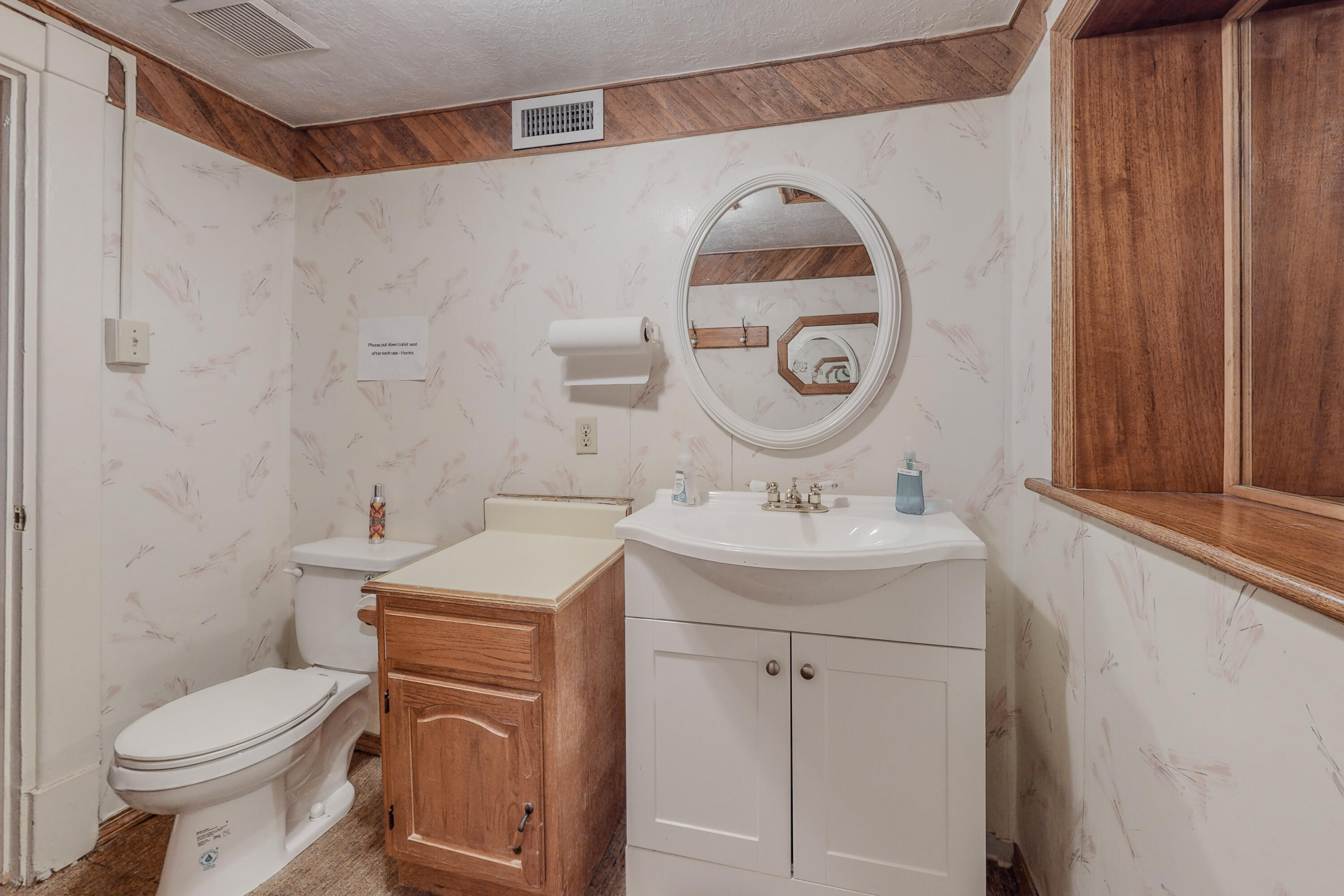 Photo 9 — 610 7th Street NW