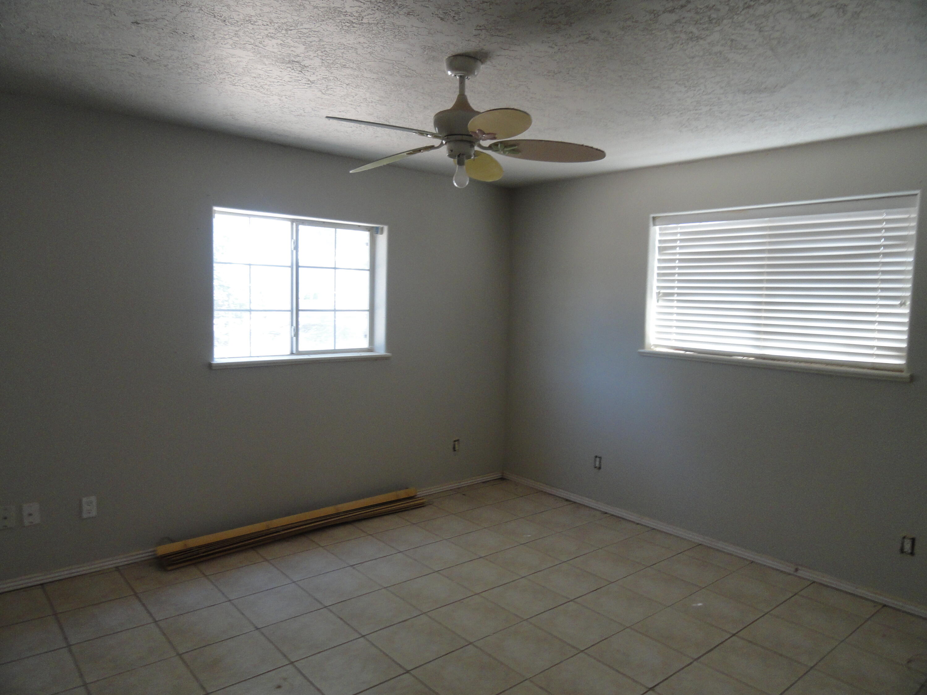 Photo 6 — 138 Marigold Avenue
