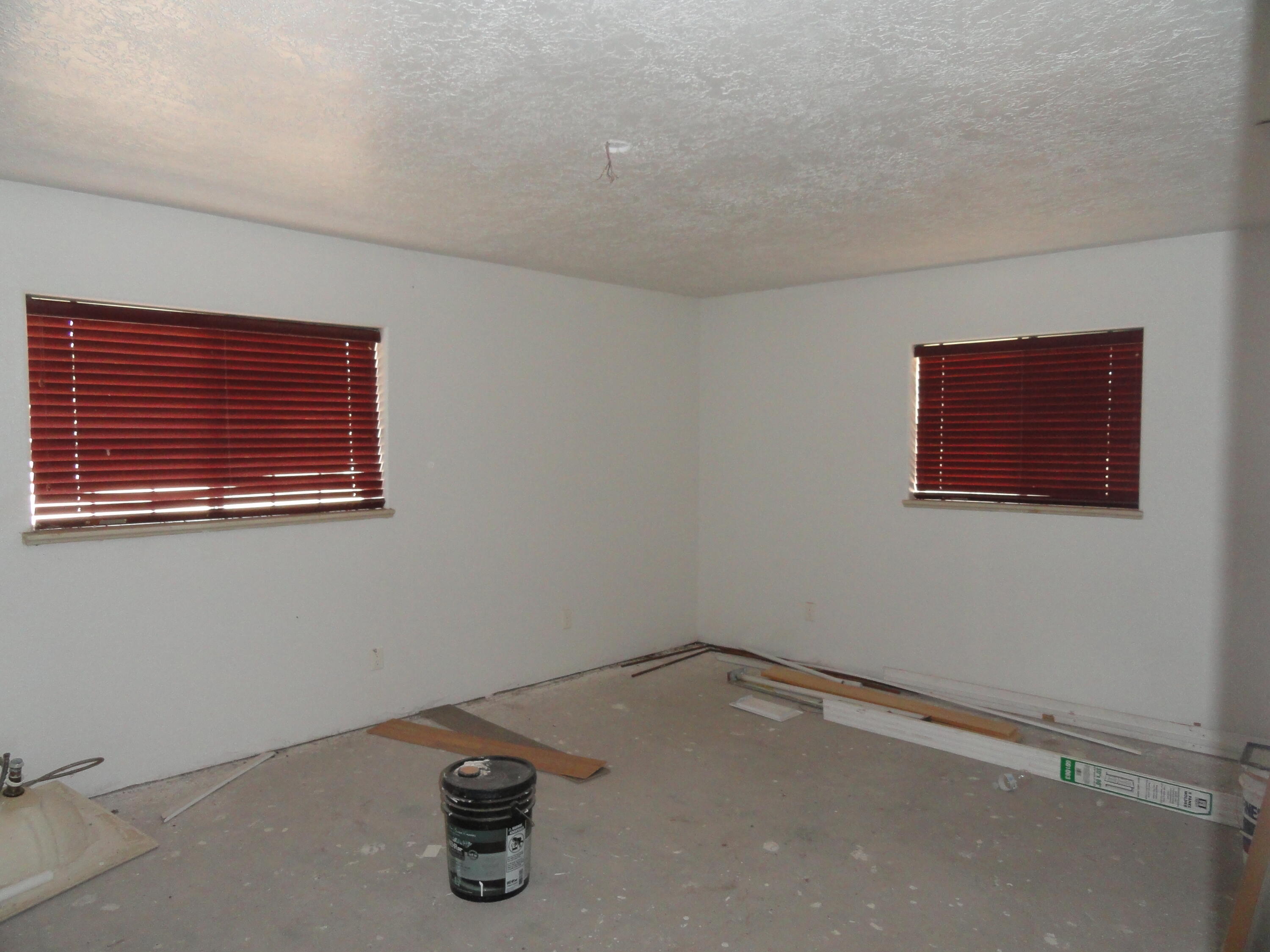 Photo 4 — 138 Marigold Avenue