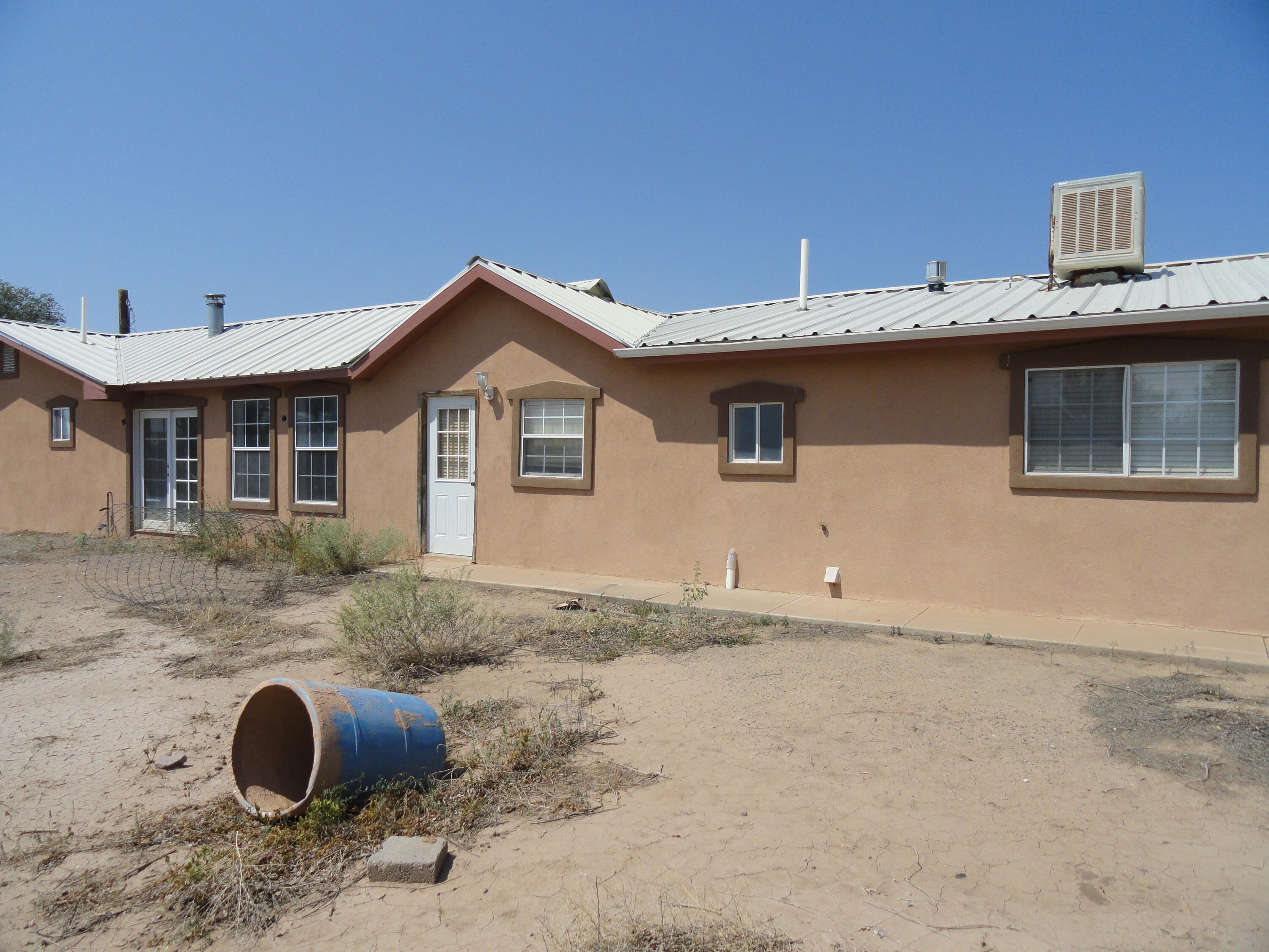Photo 2 — 138 Marigold Avenue