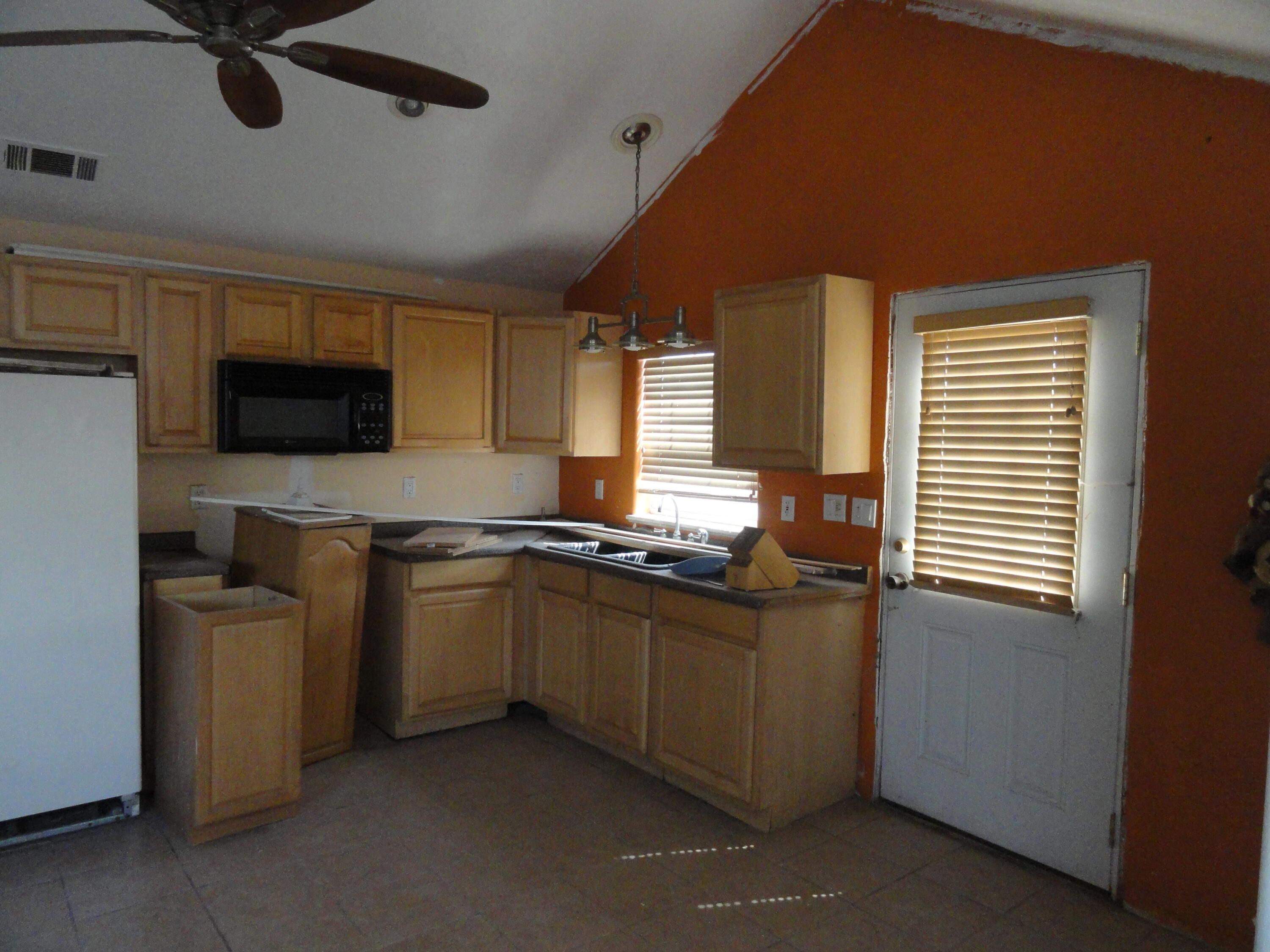 Photo 13 — 138 Marigold Avenue