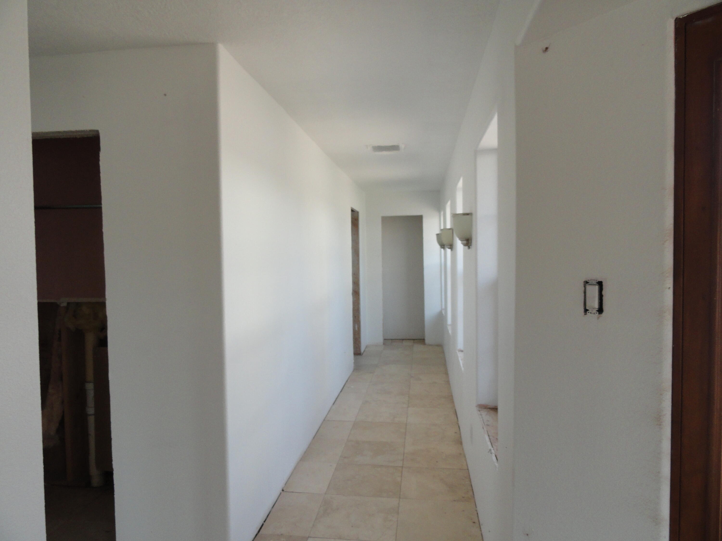 Photo 11 — 138 Marigold Avenue