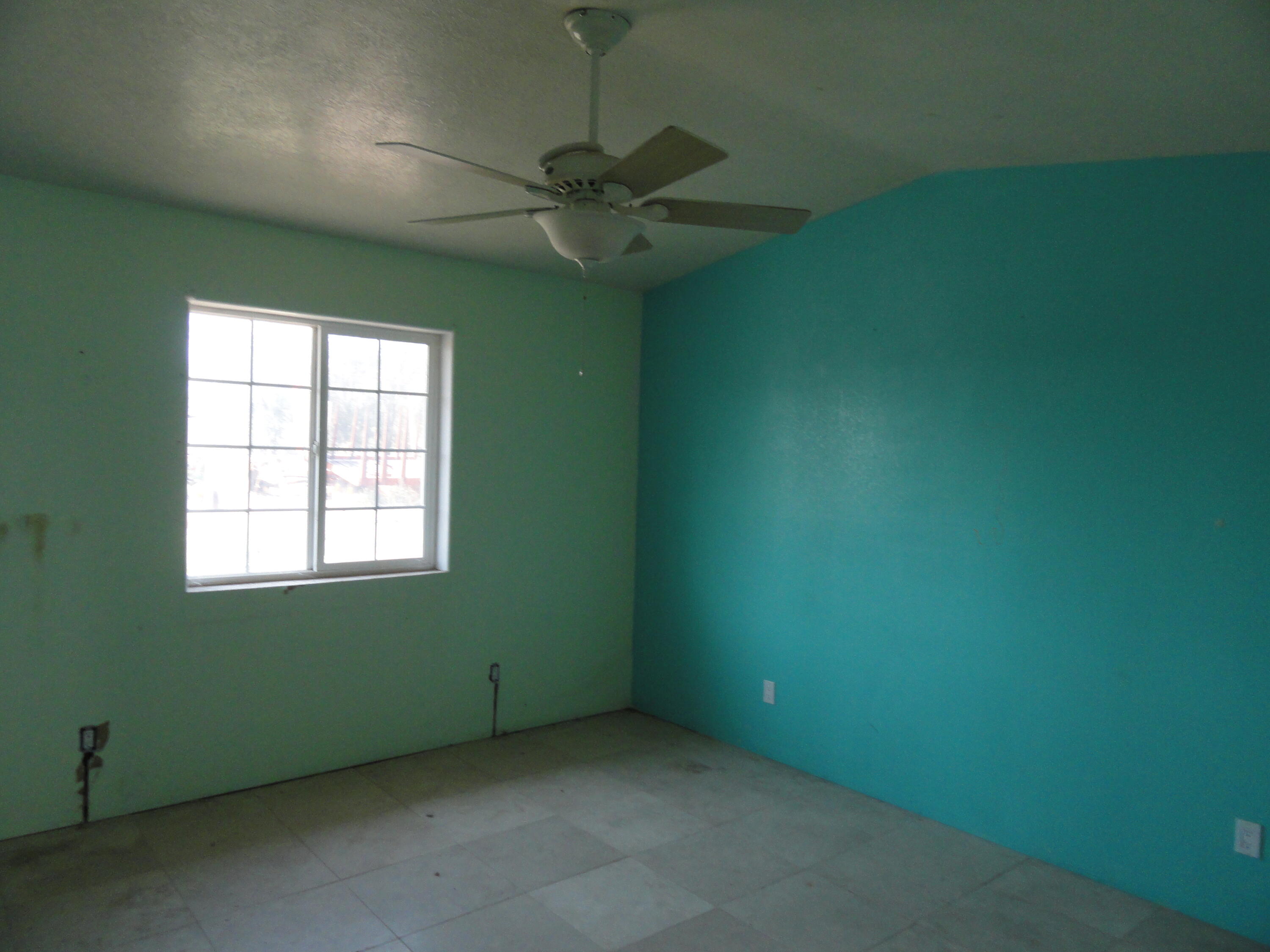 Photo 8 — 138 Marigold Avenue