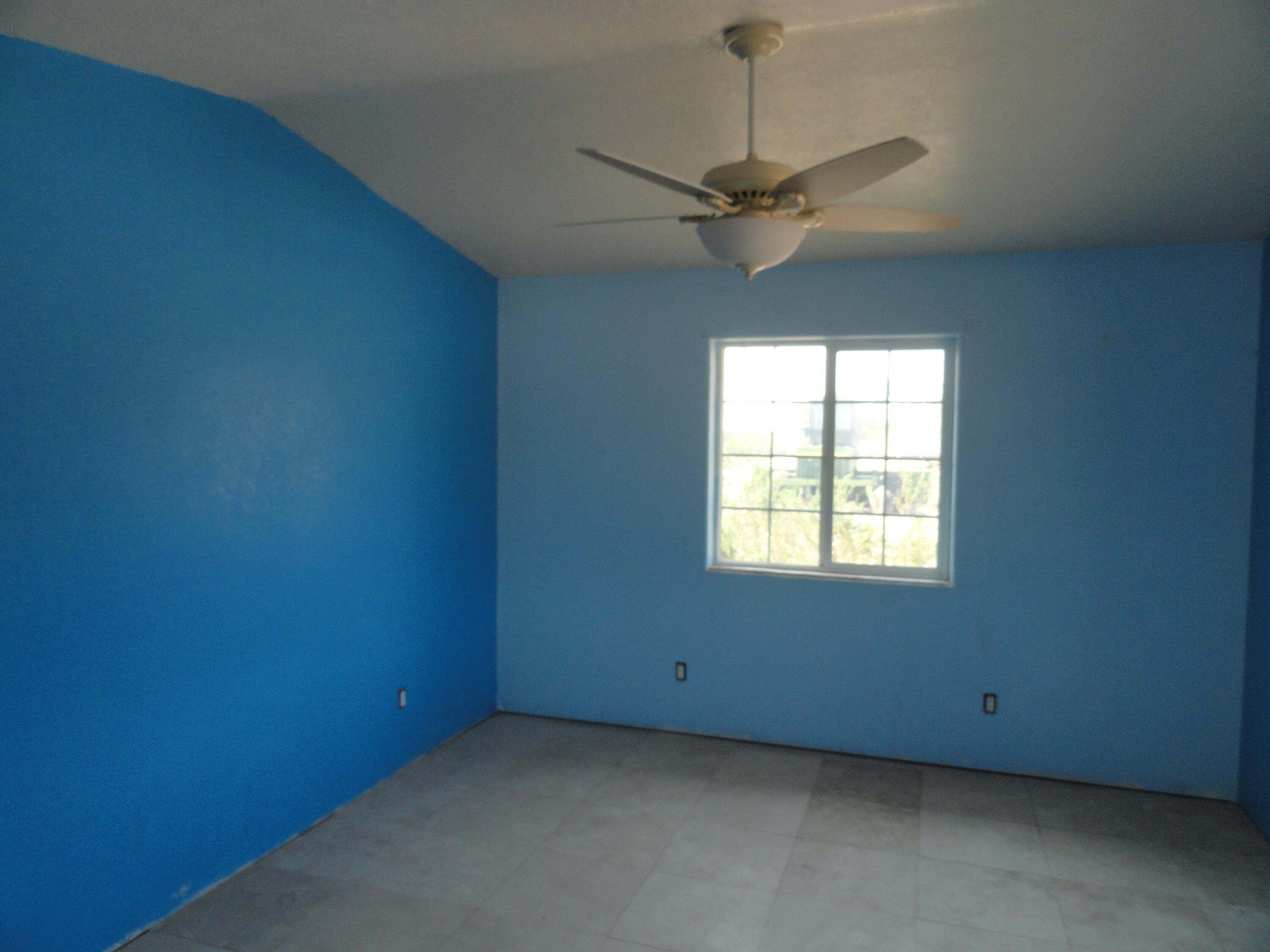 Photo 7 — 138 Marigold Avenue