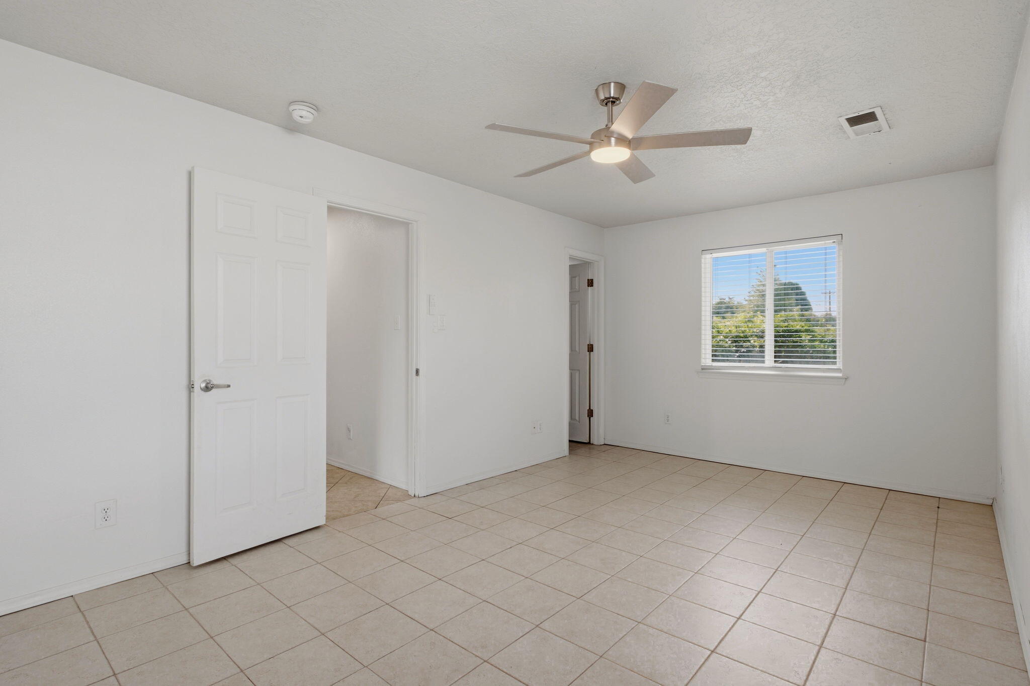 Photo 20 — 9329 Shoshone Road NE