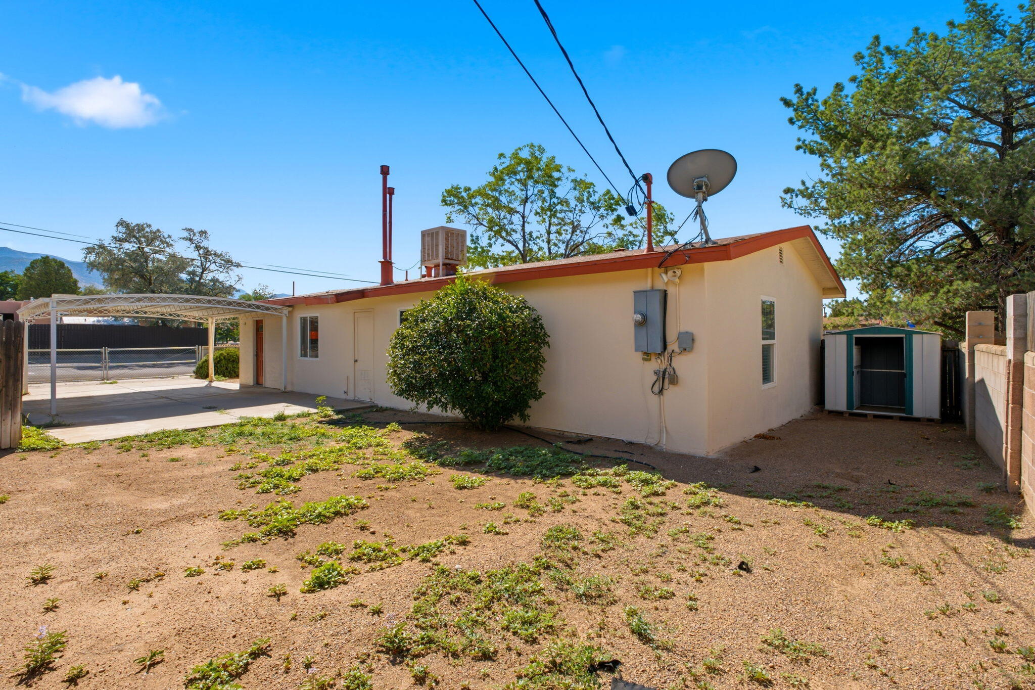 Photo 8 — 9329 Shoshone Road NE