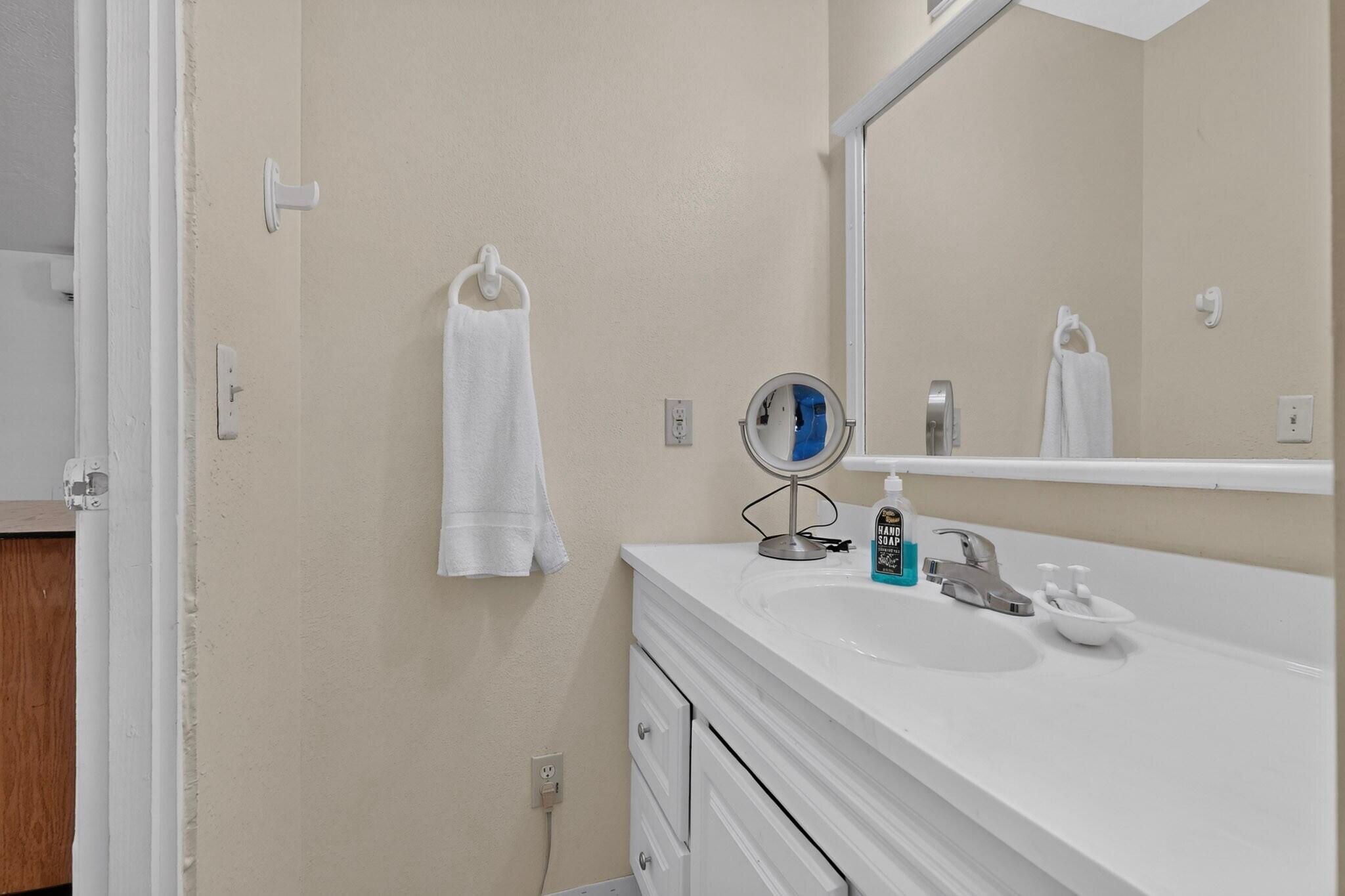 Photo 13 — 2723 Sierra Drive NE