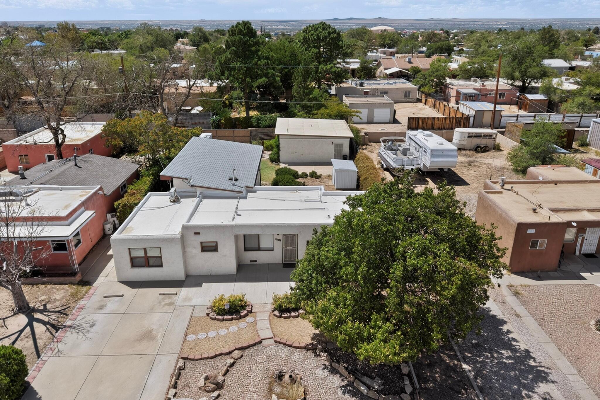 Photo 19 — 2723 Sierra Drive NE