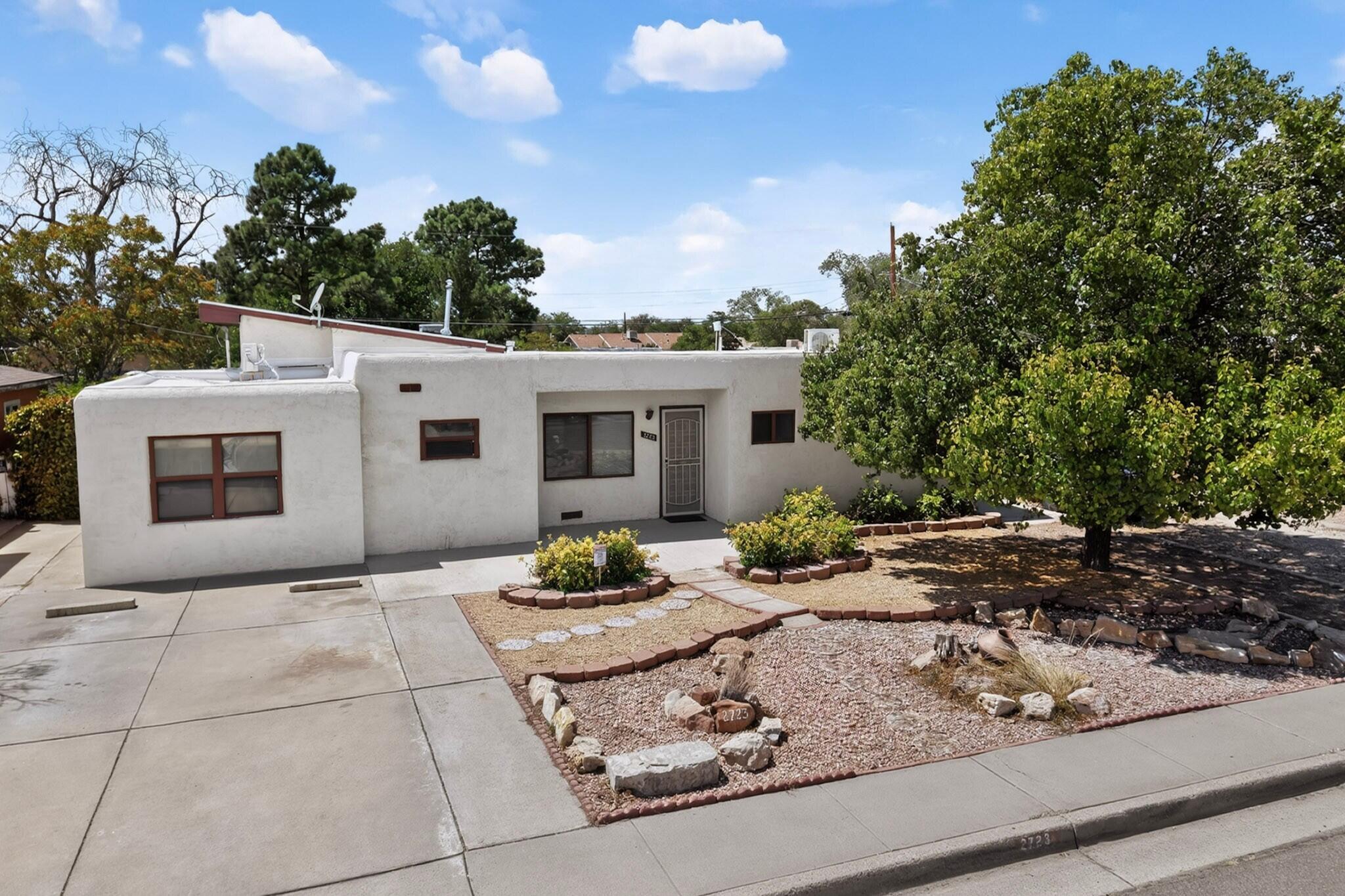 Photo 17 — 2723 Sierra Drive NE