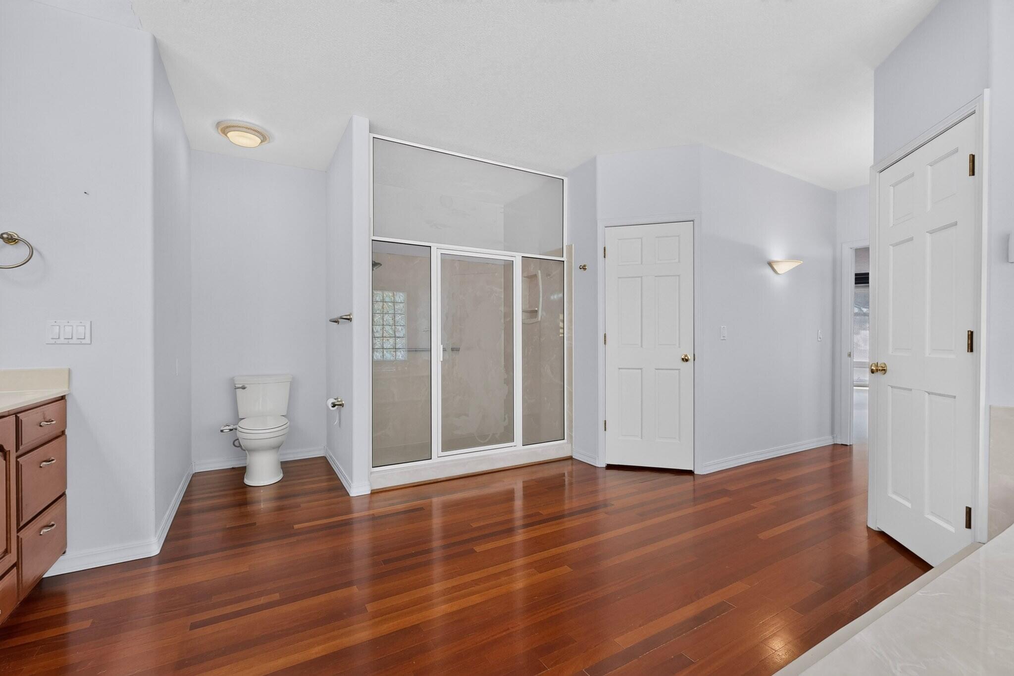Photo 16 — 606 Willowbrook Lane