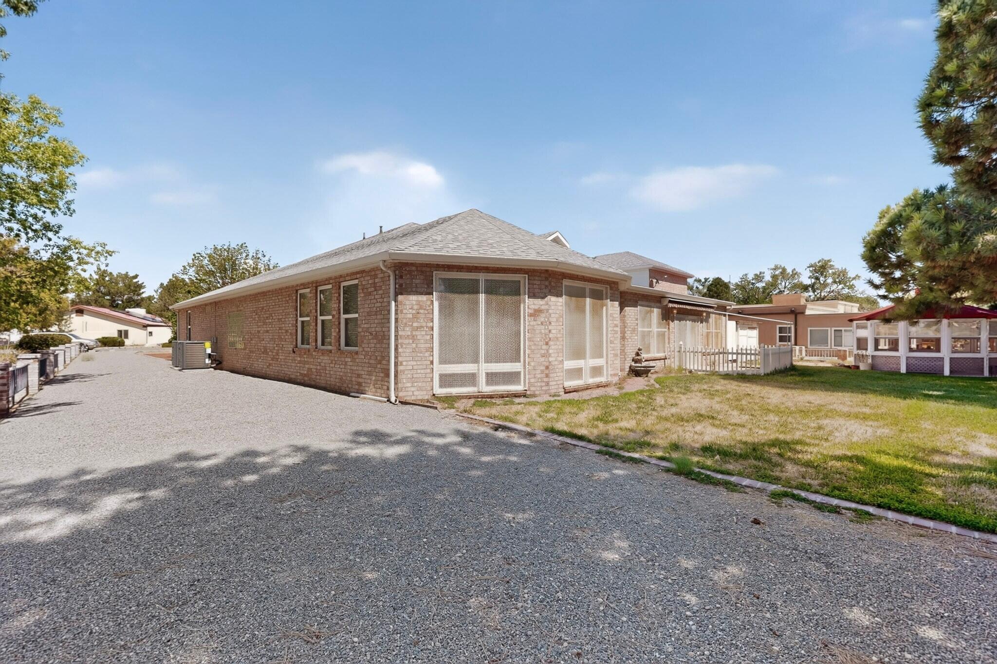 Photo 8 — 606 Willowbrook Lane